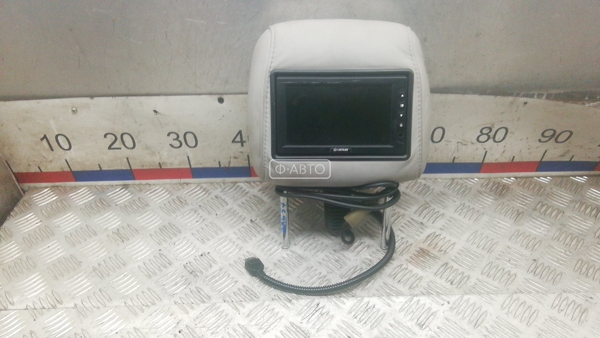 Подголовник передний