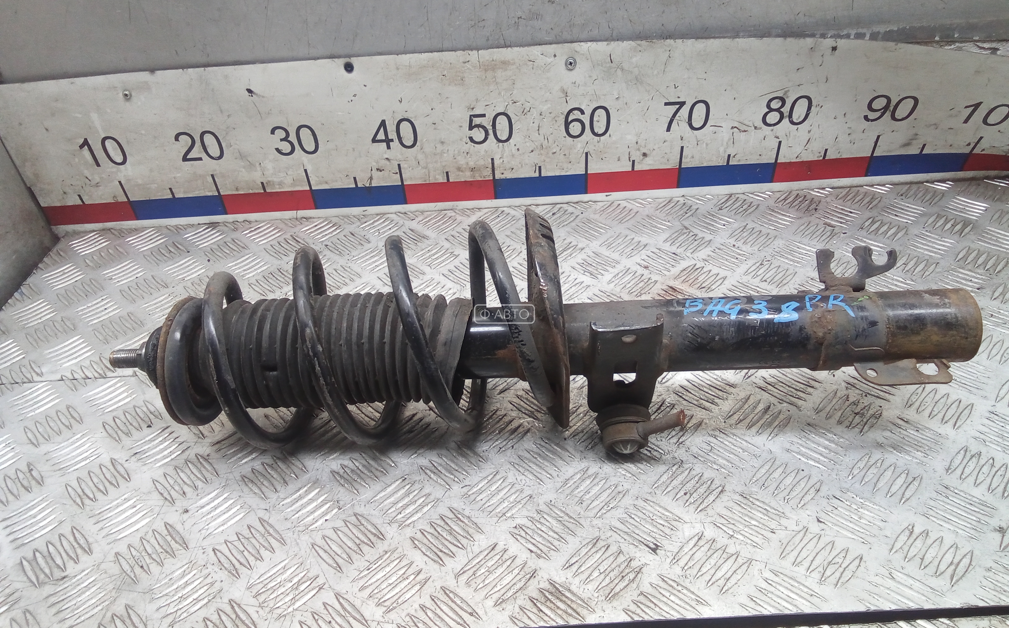 Стойка передняя правая