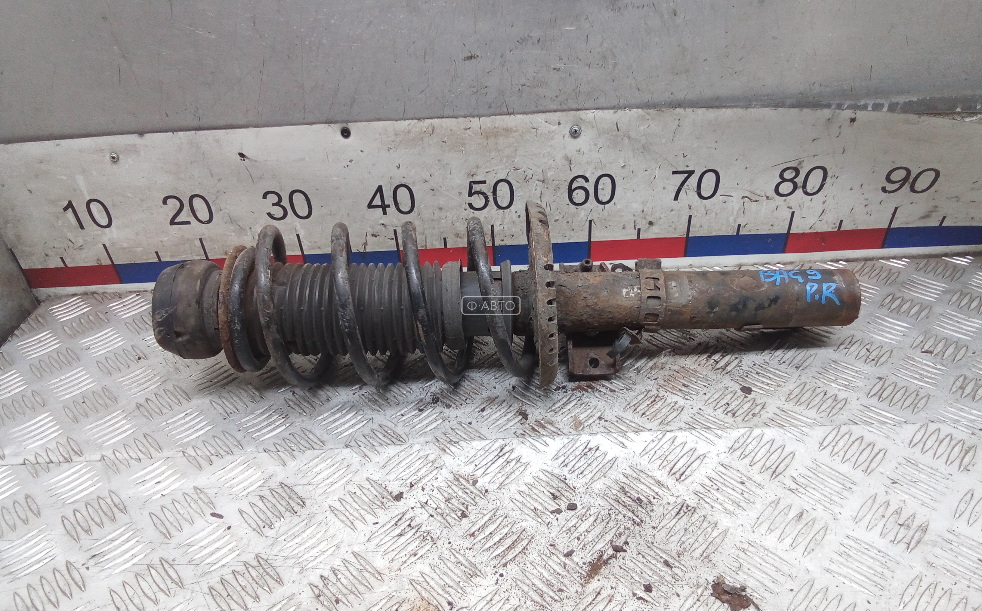 Стойка передняя правая