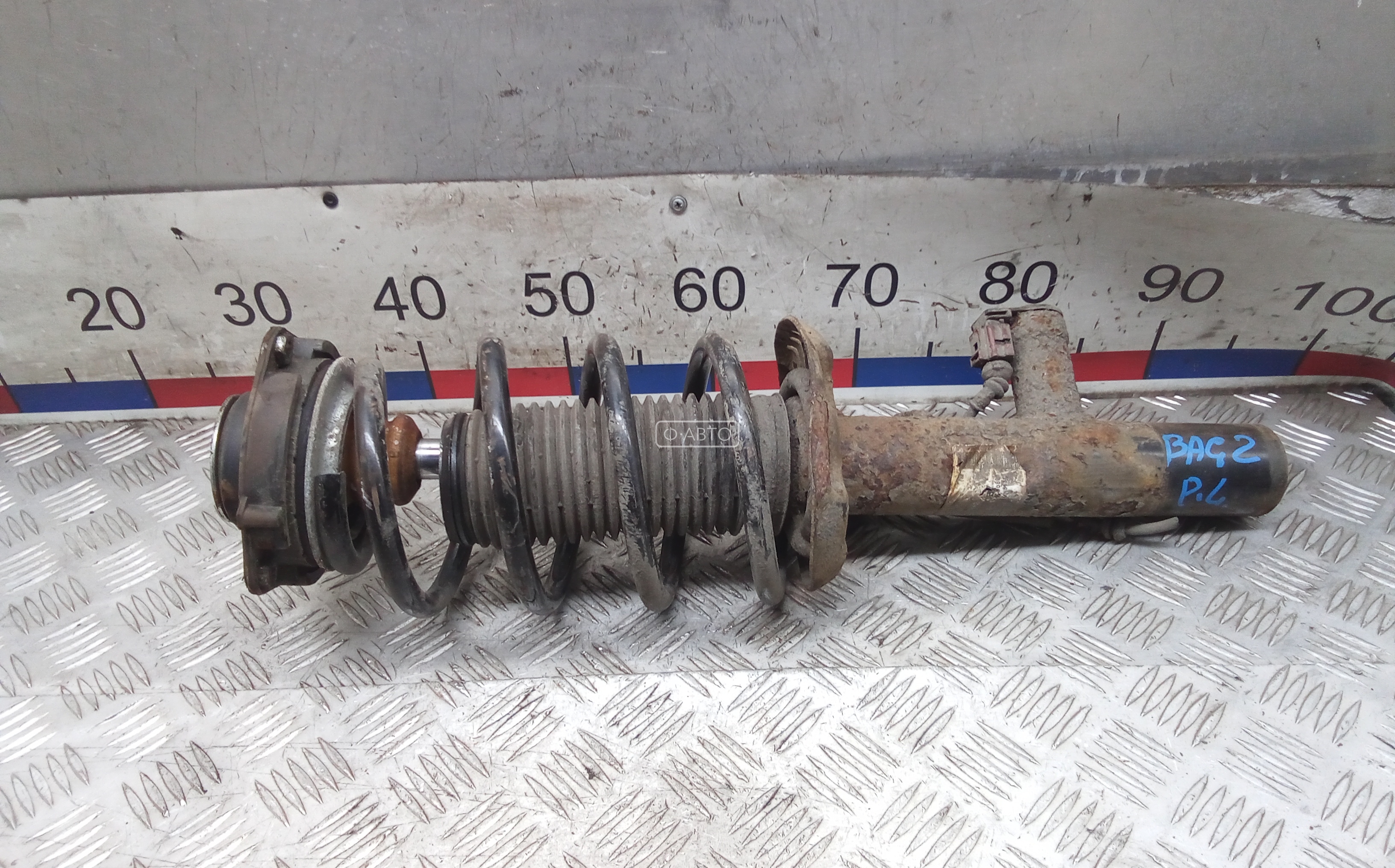 Стойка передняя левая