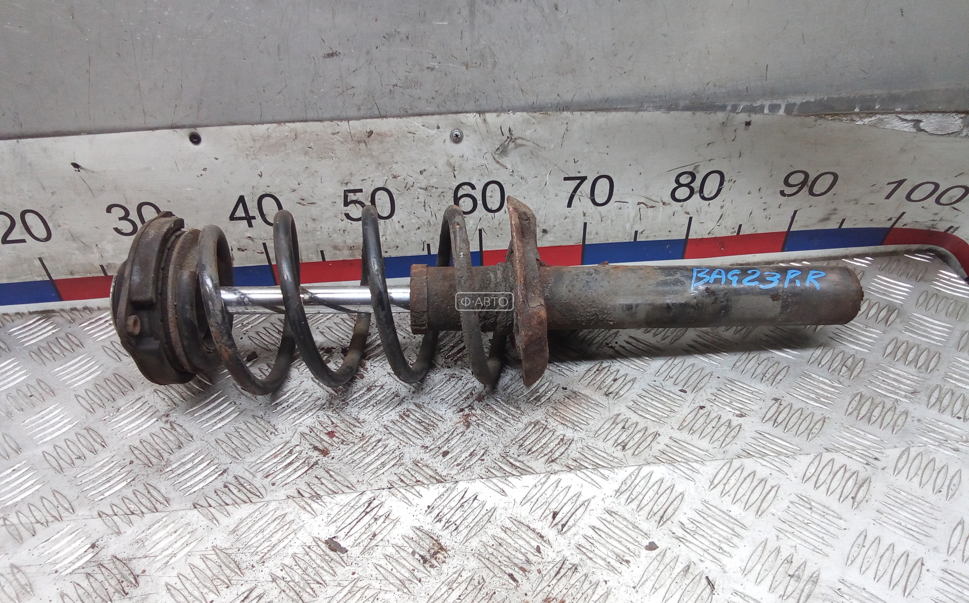 Стойка передняя правая