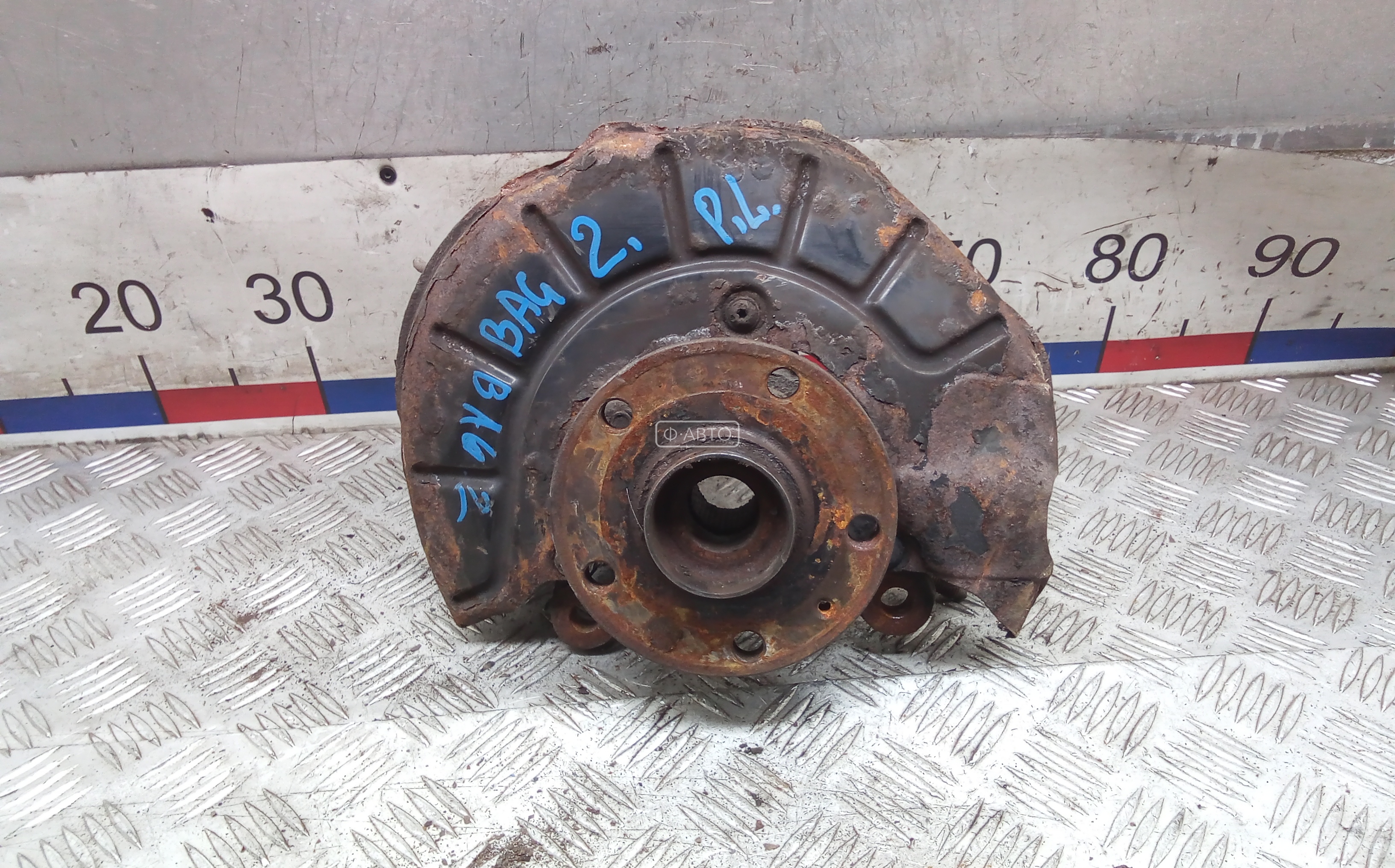 Ступица передняя левая