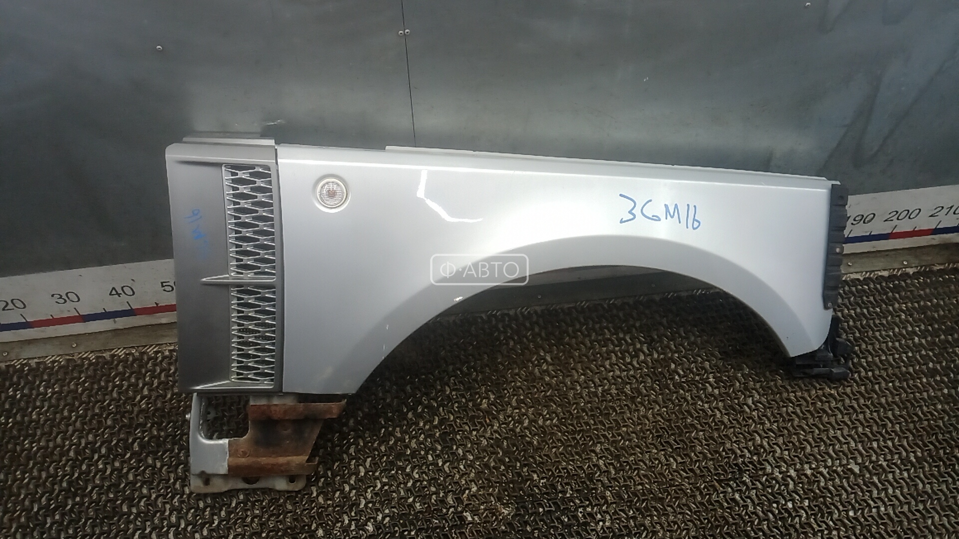 Крыло переднее правое