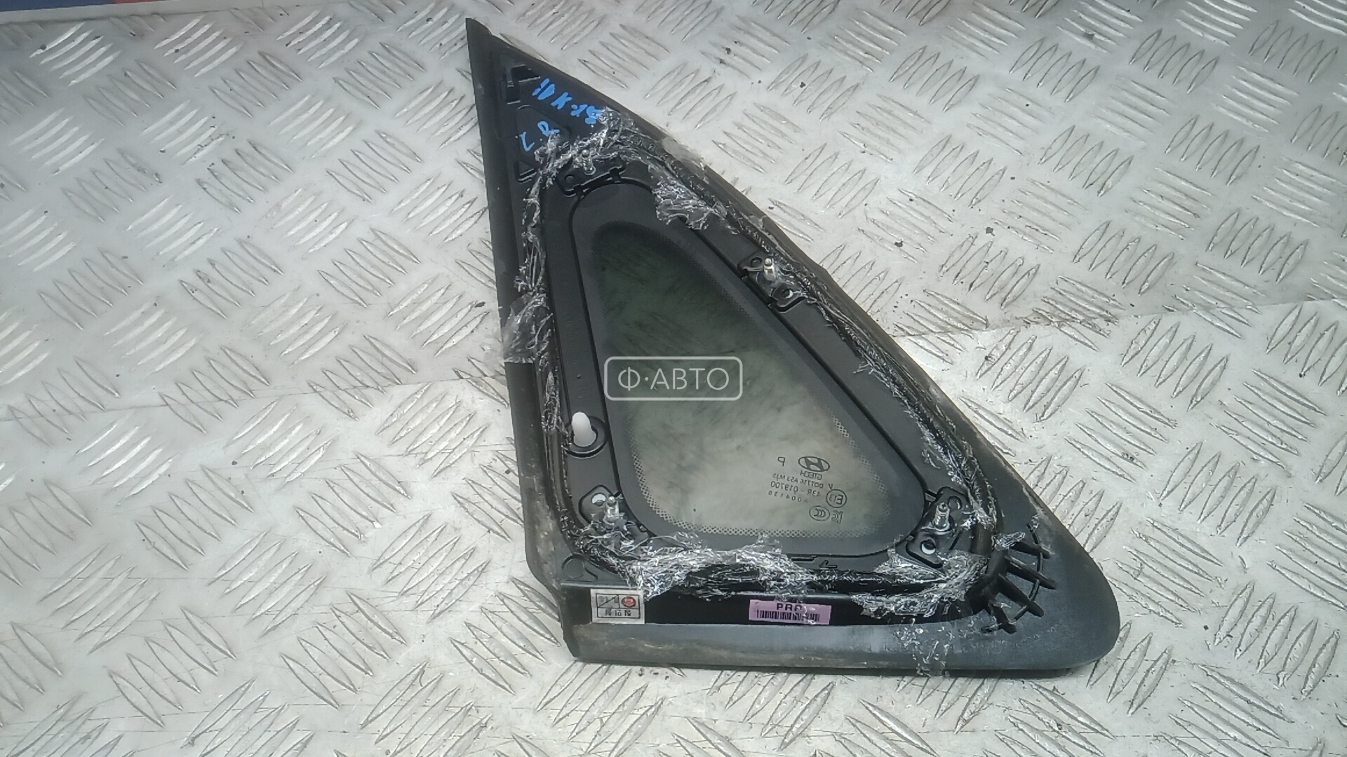 Стекло кузова боковое заднее правое