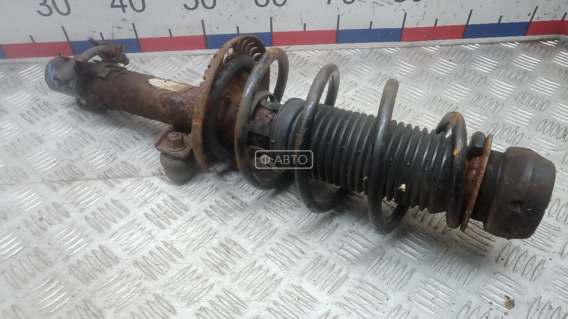 Стойка передняя правая