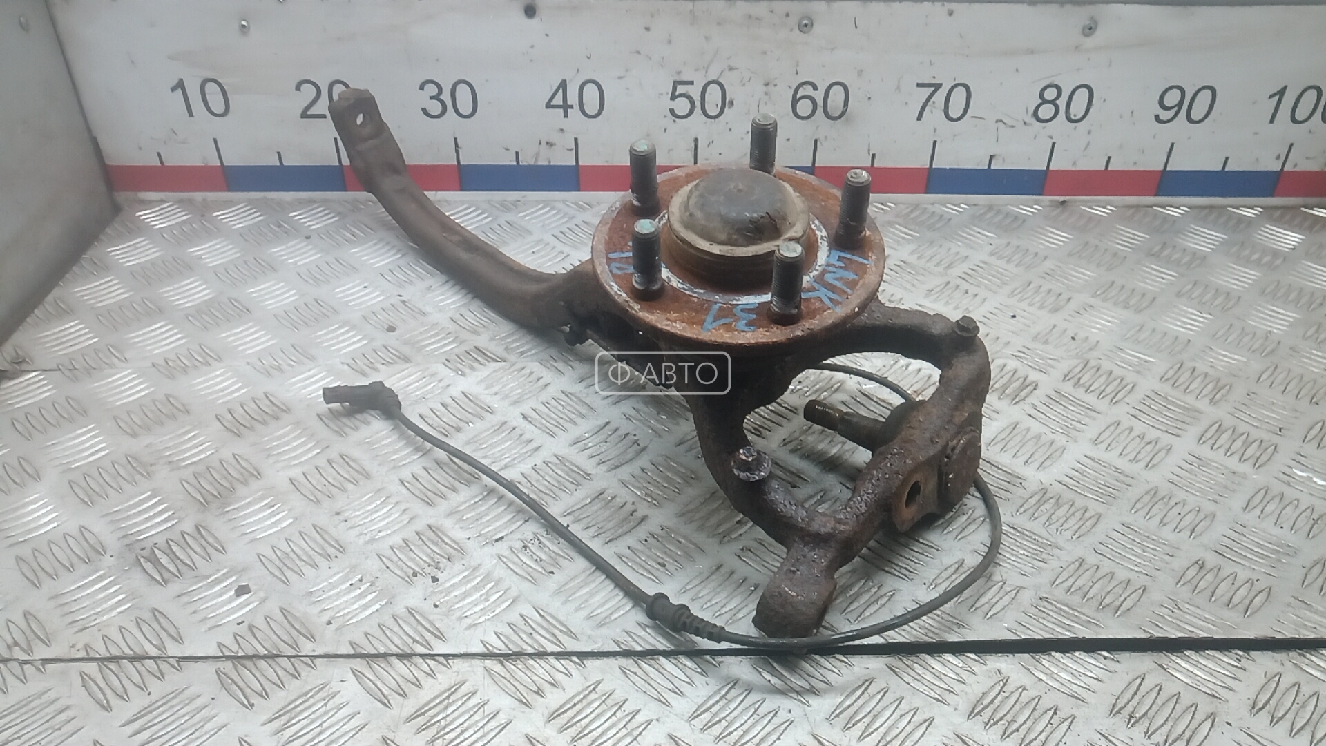 Ступица передняя левая