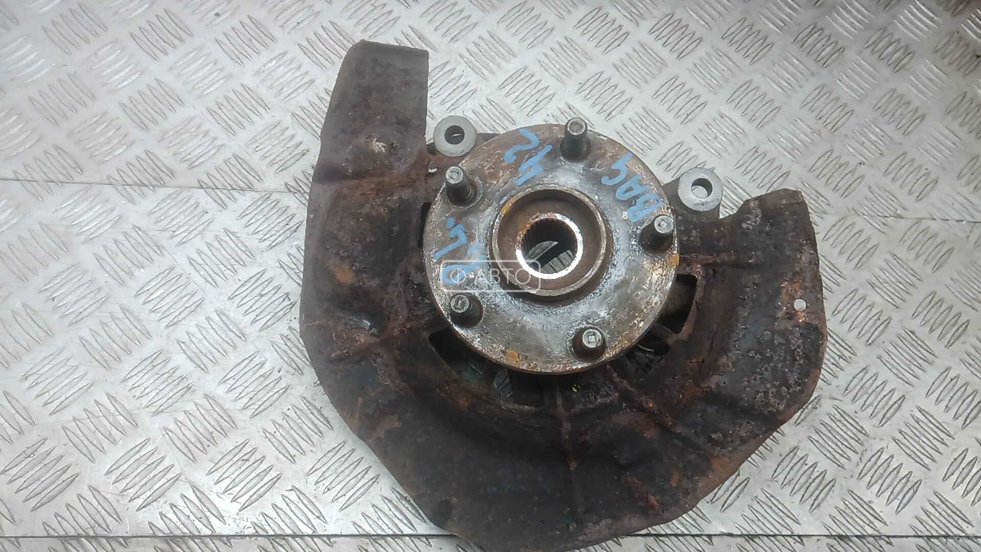 Ступица передняя левая