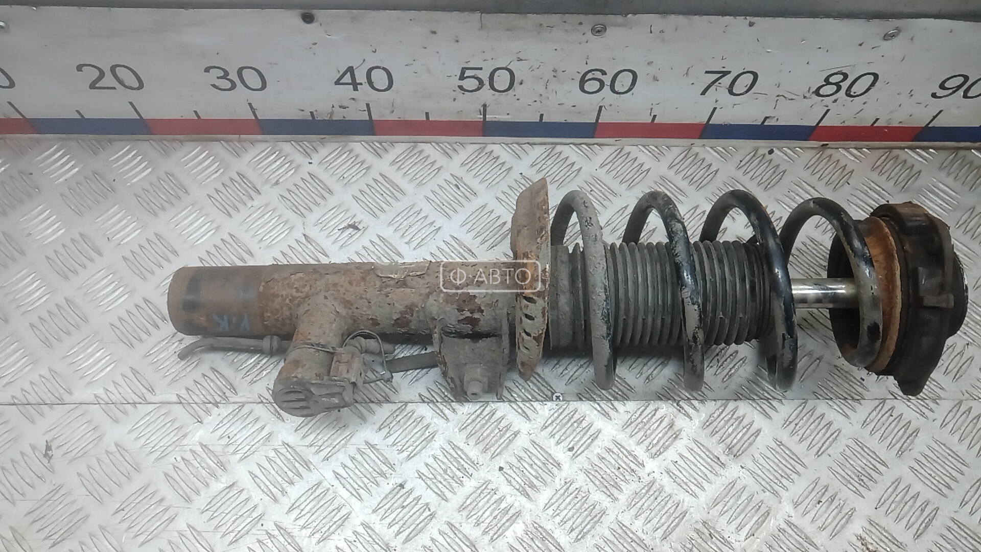 Стойка передняя правая