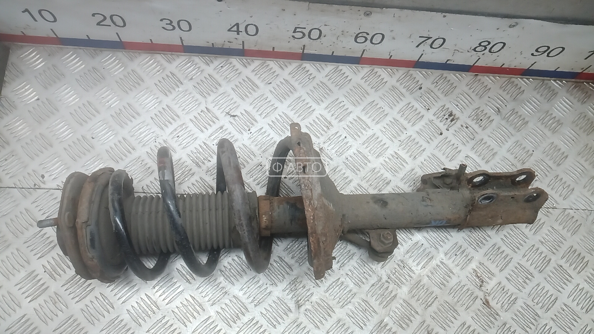 Стойка передняя правая