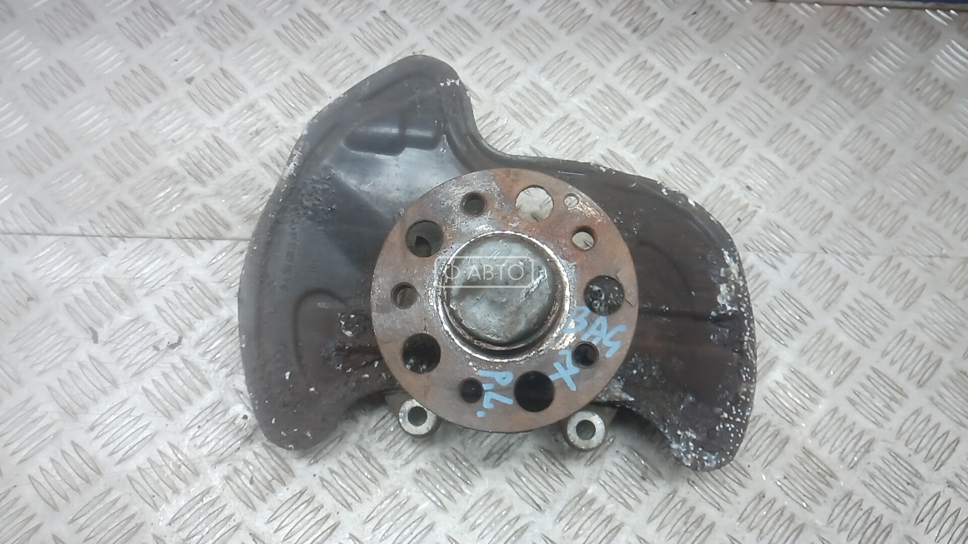 Ступица передняя левая