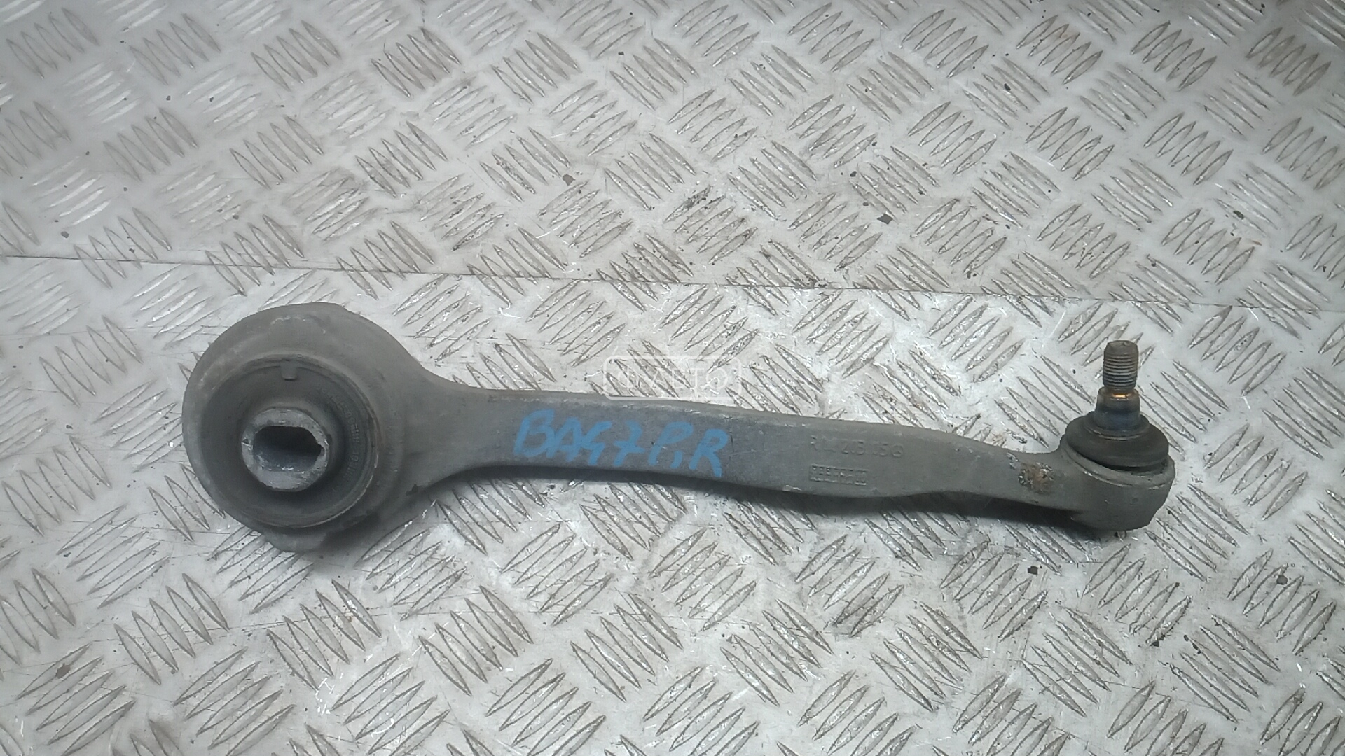 Рычаг передний нижний правый