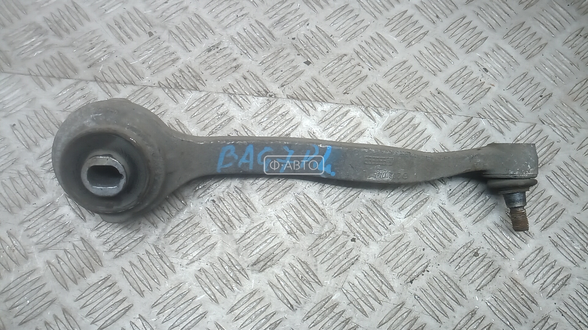 Рычаг передний нижний левый