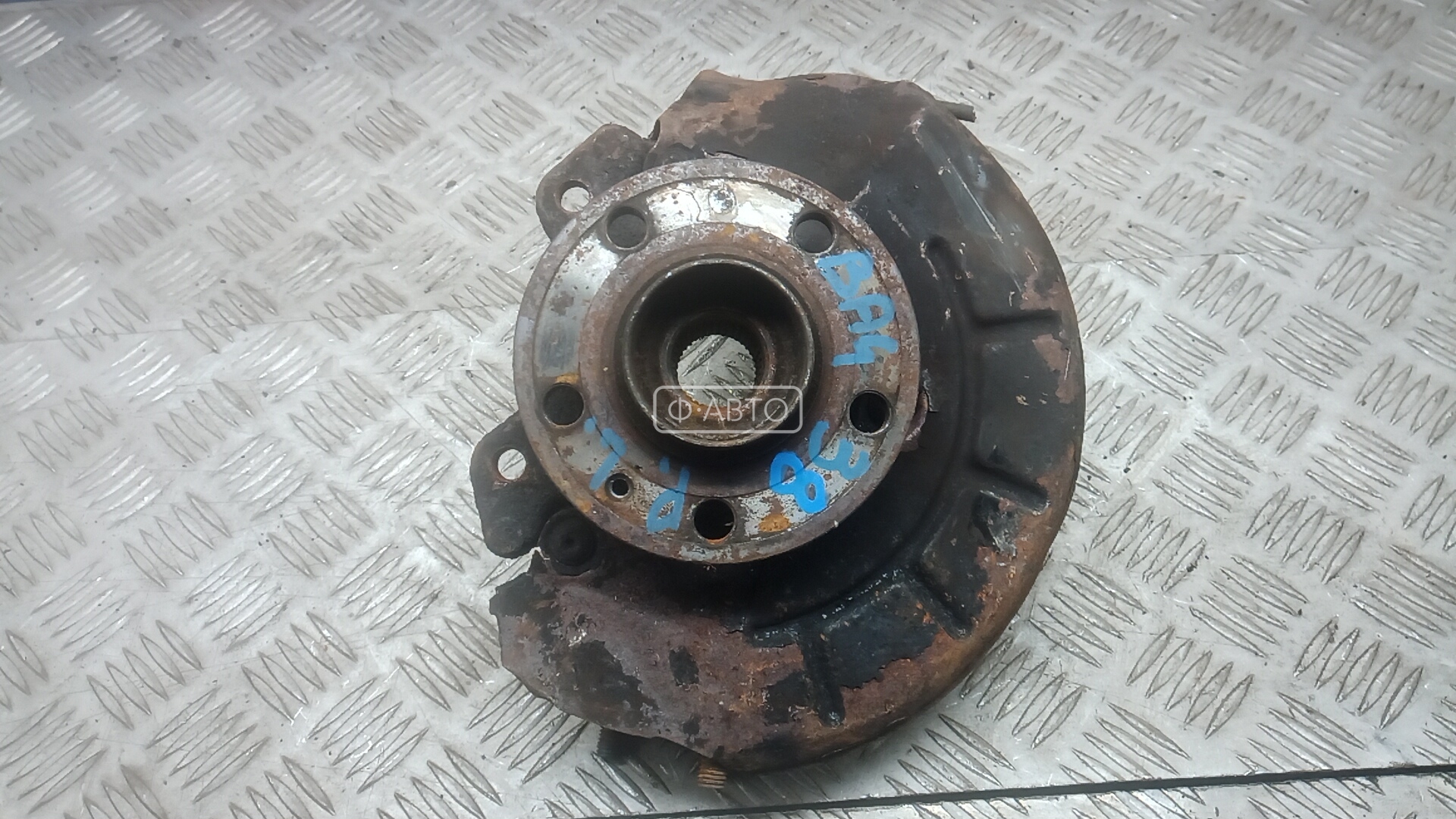 Ступица передняя левая