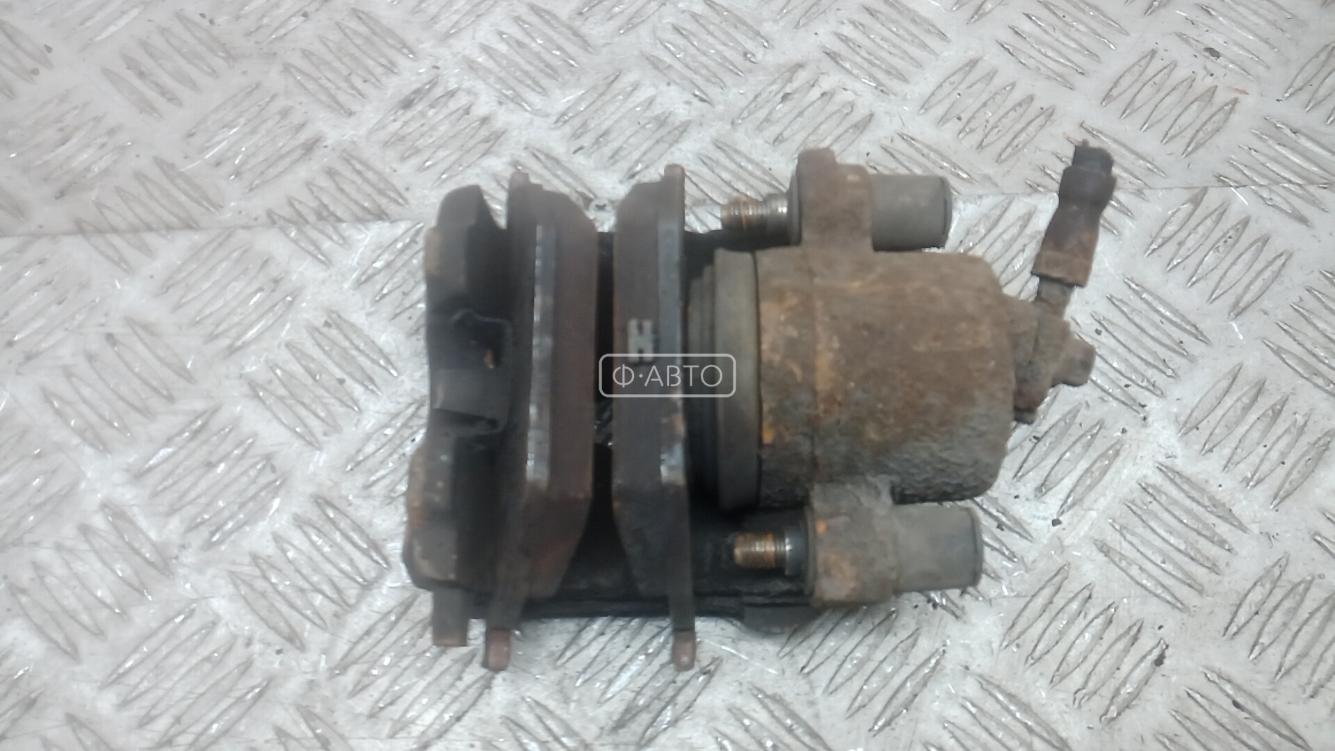 Суппорт тормозной передний левый