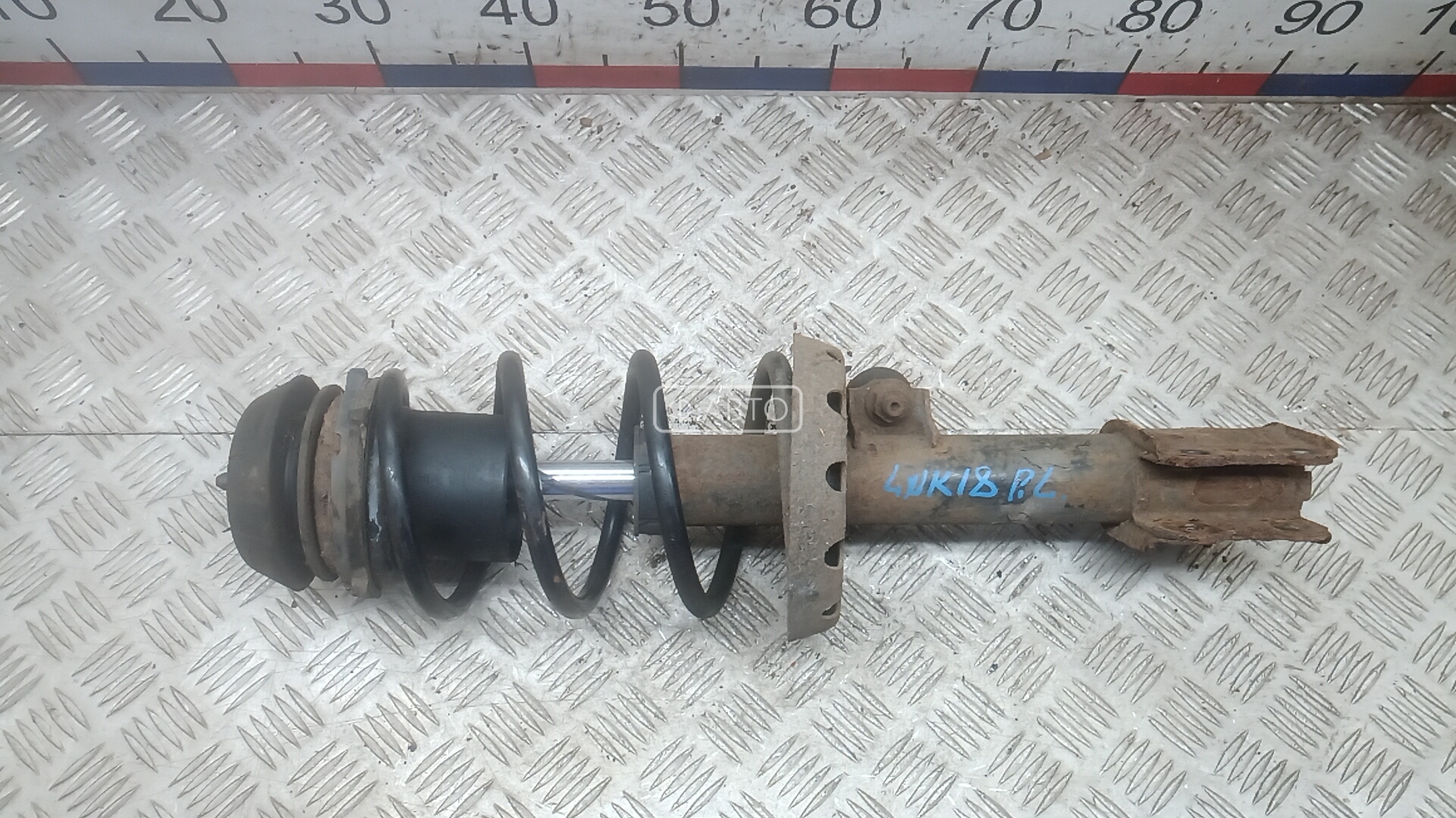 Стойка передняя левая