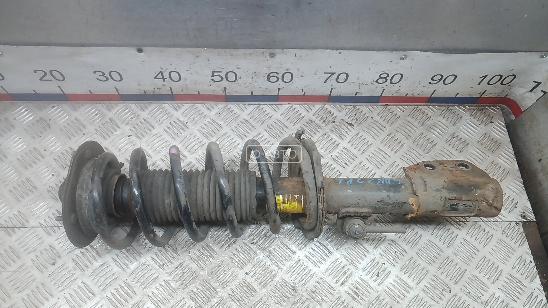 Стойка передняя левая