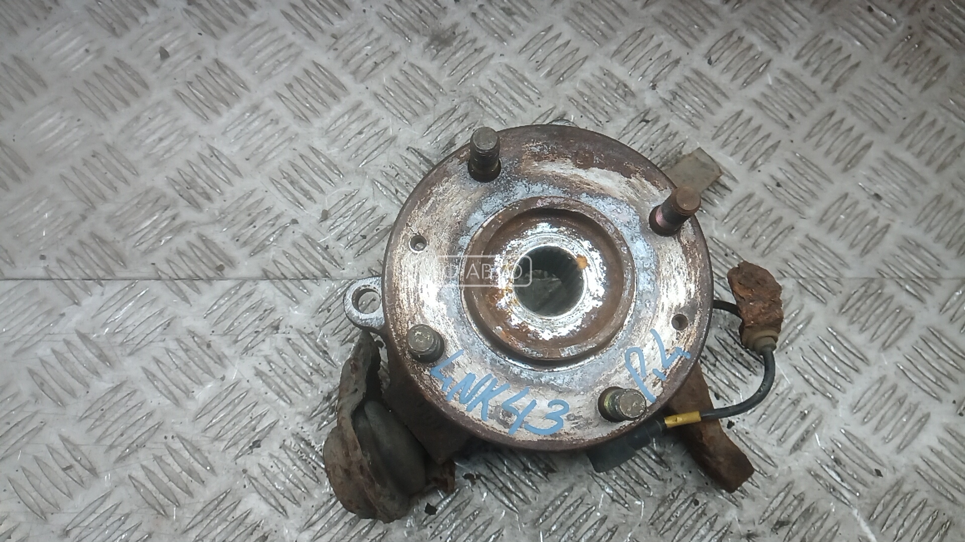 Ступица передняя левая