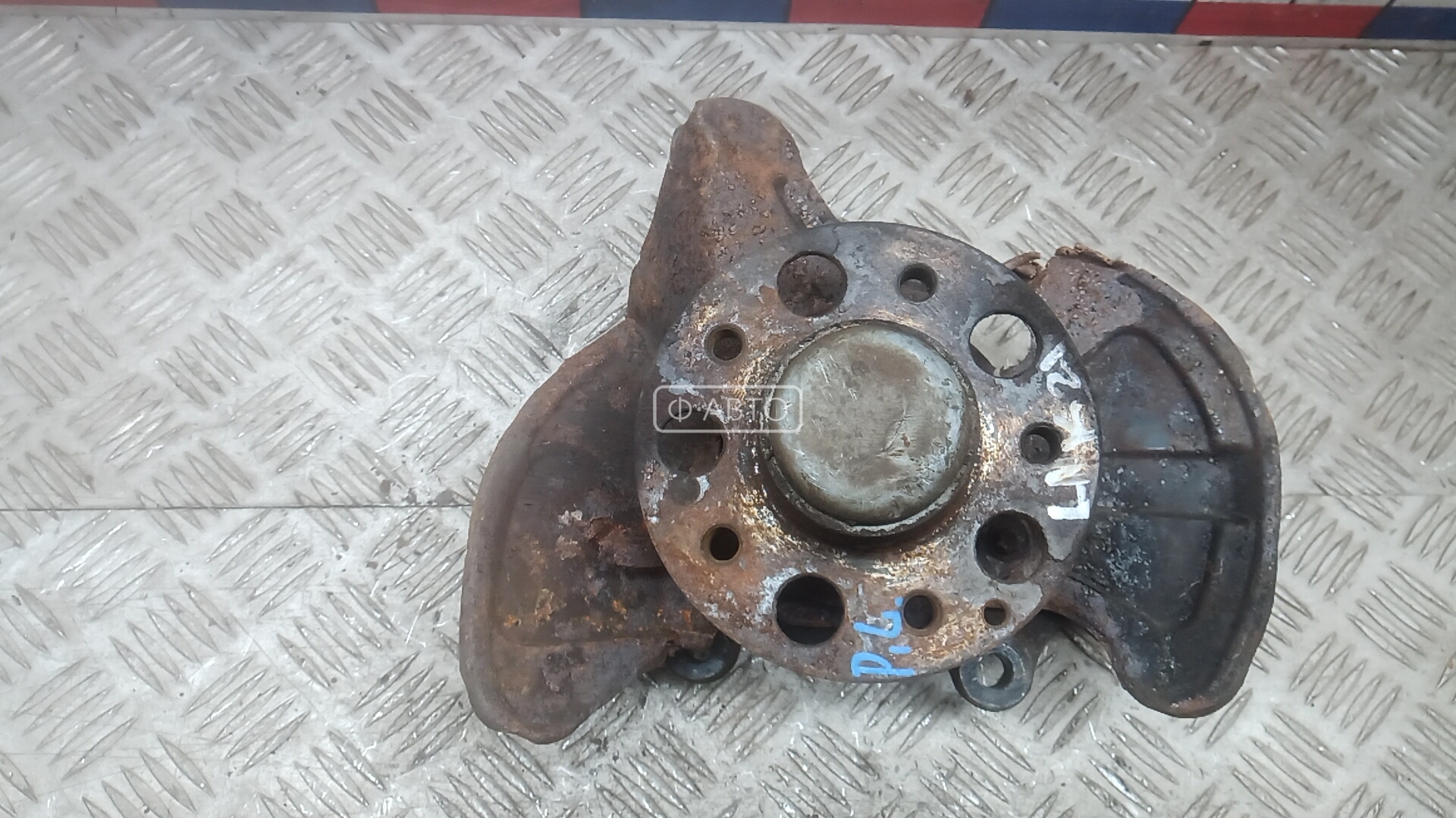 Ступица передняя левая