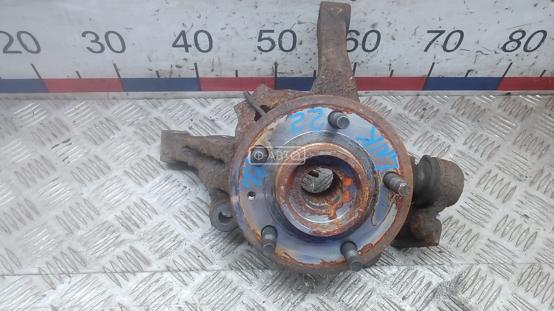 Ступица передняя левая