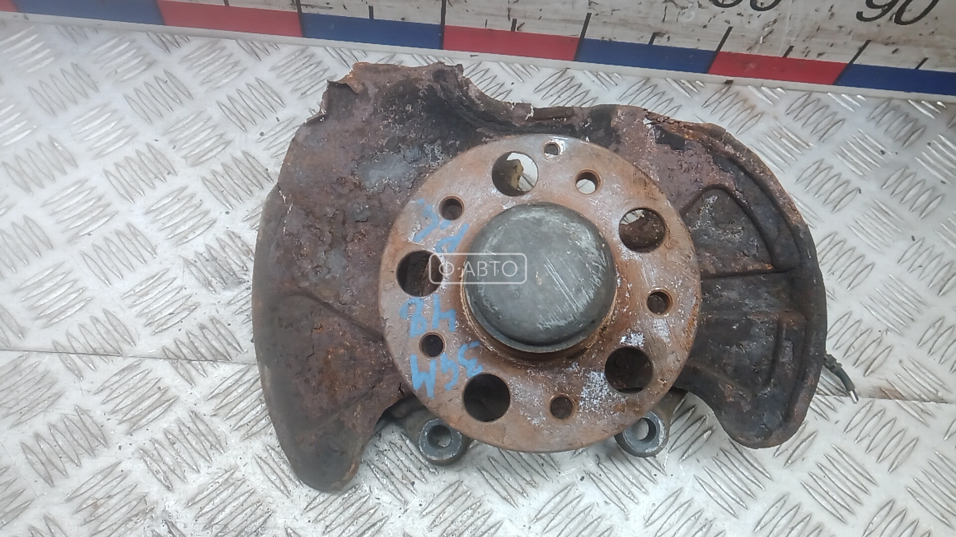 Ступица передняя левая