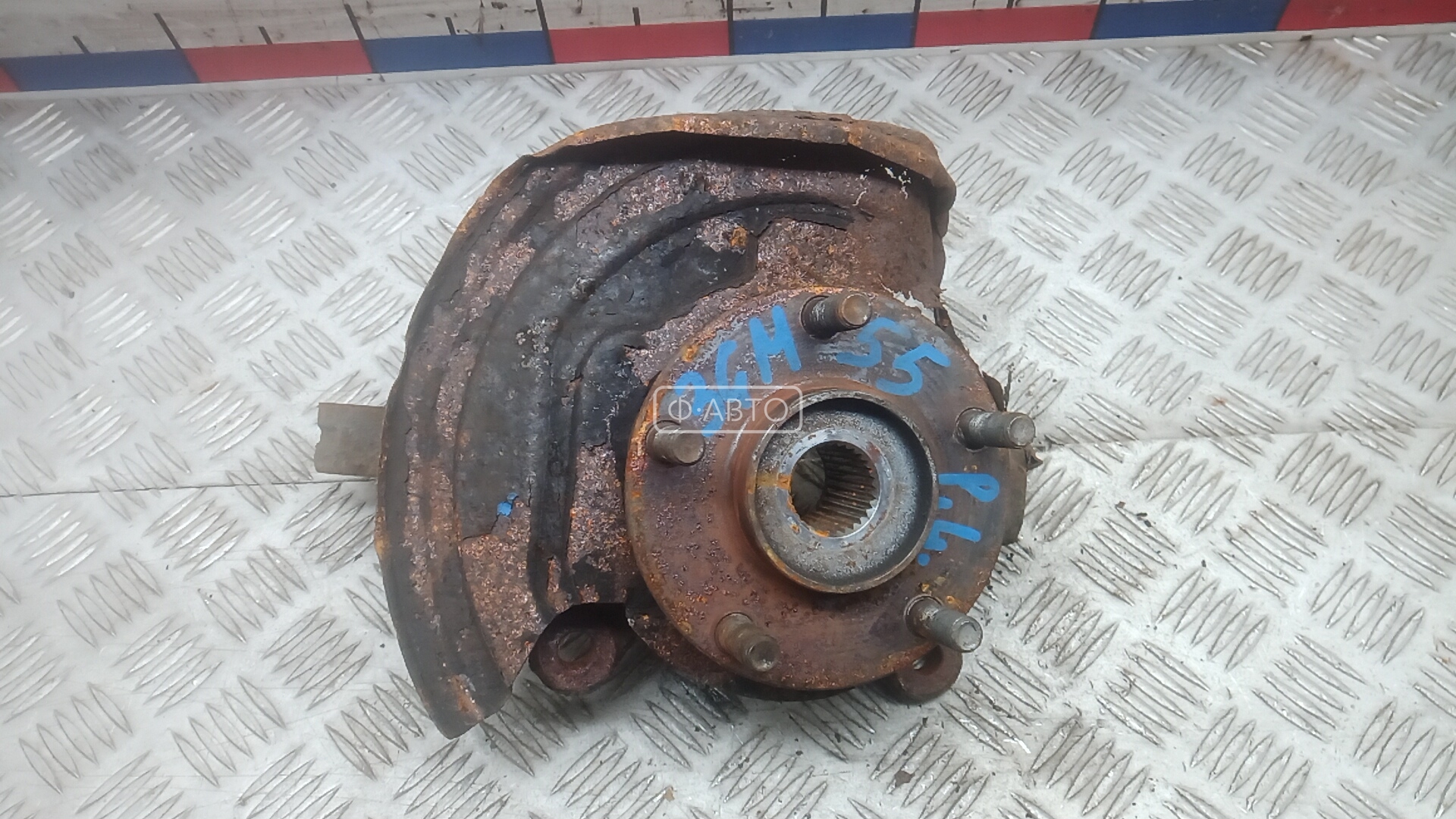 Ступица передняя левая