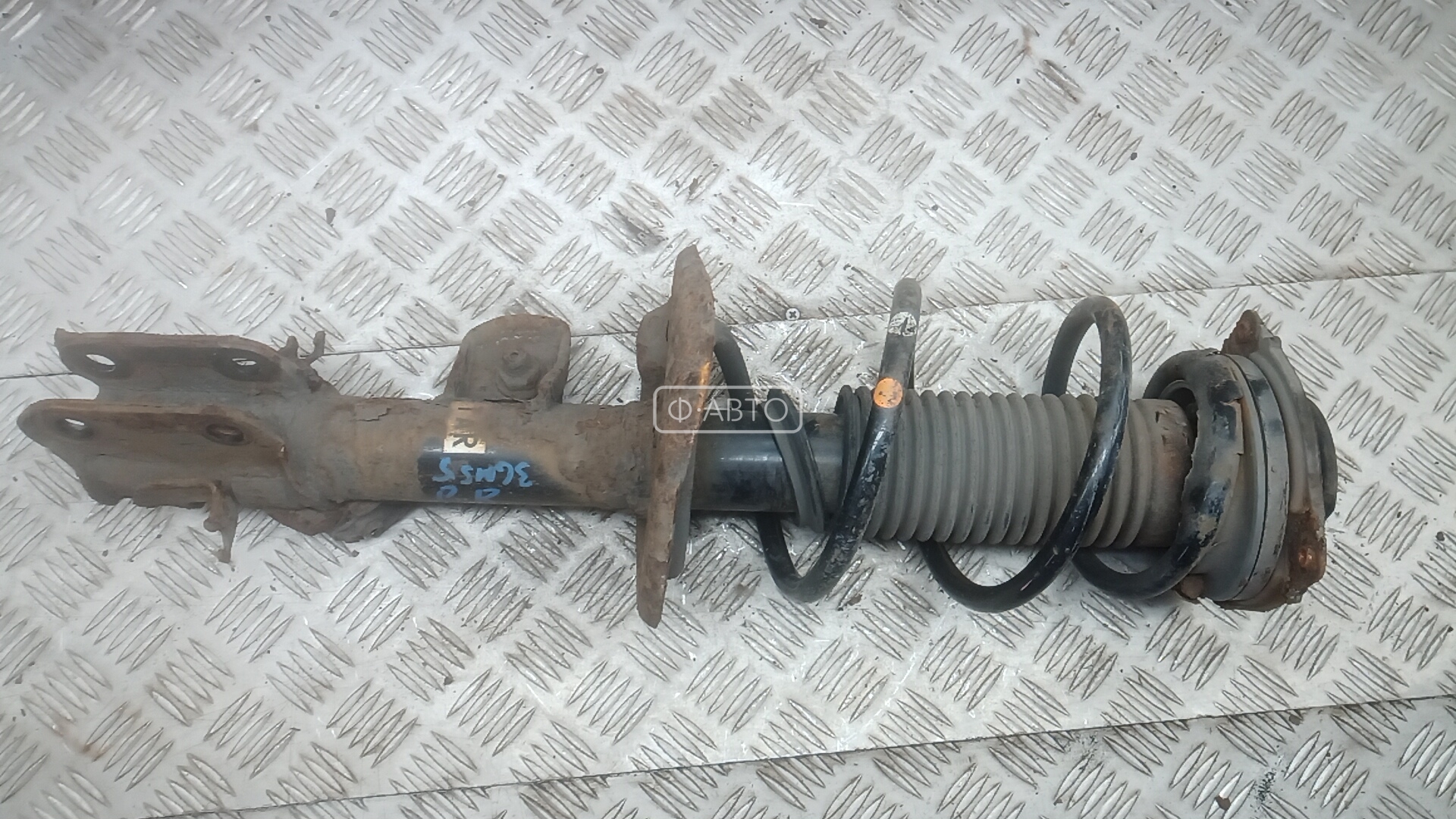 Стойка передняя правая