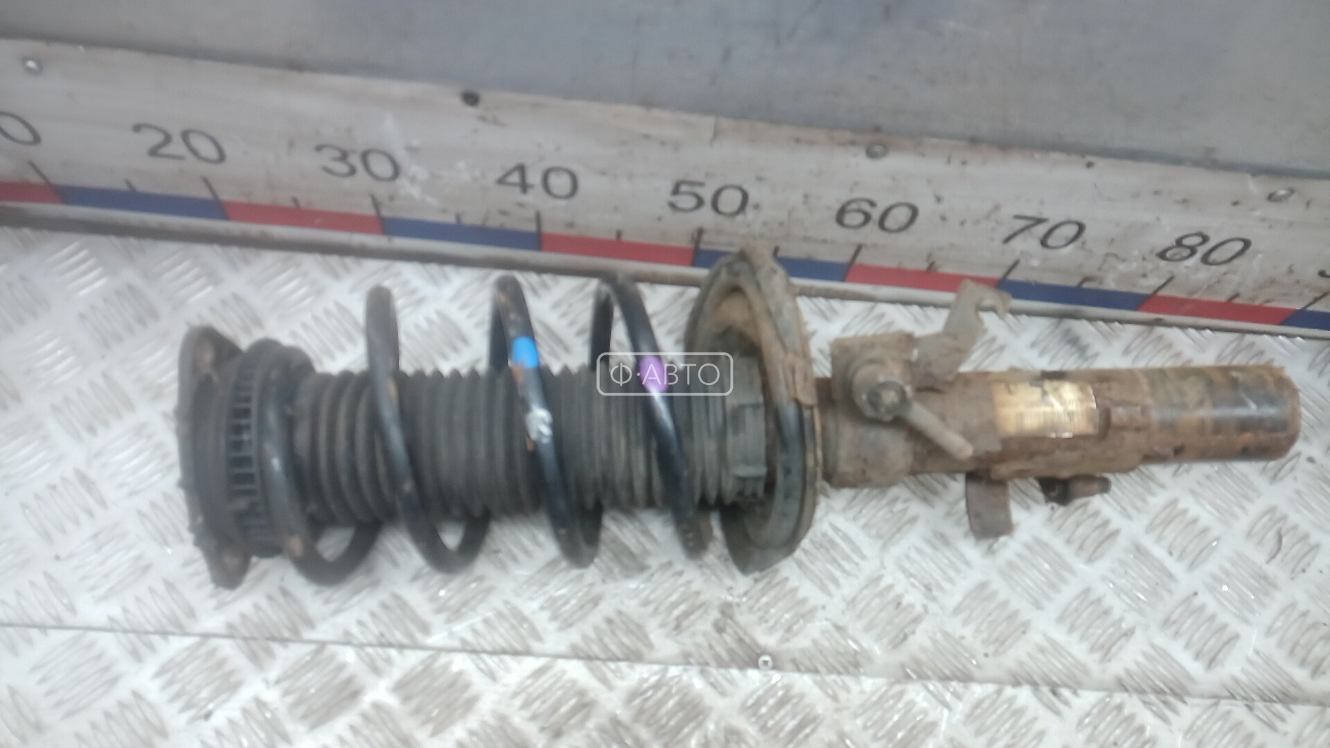 Стойка передняя правая