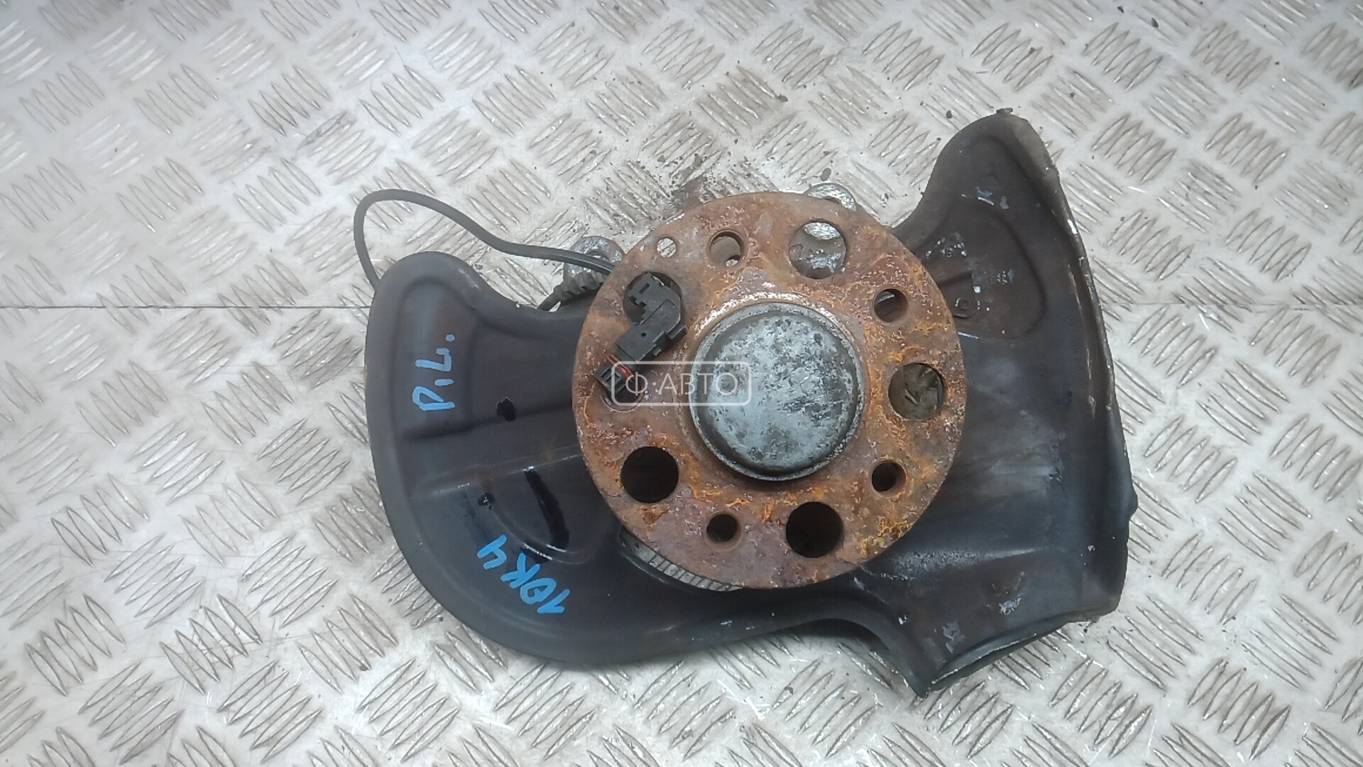 Ступица передняя левая