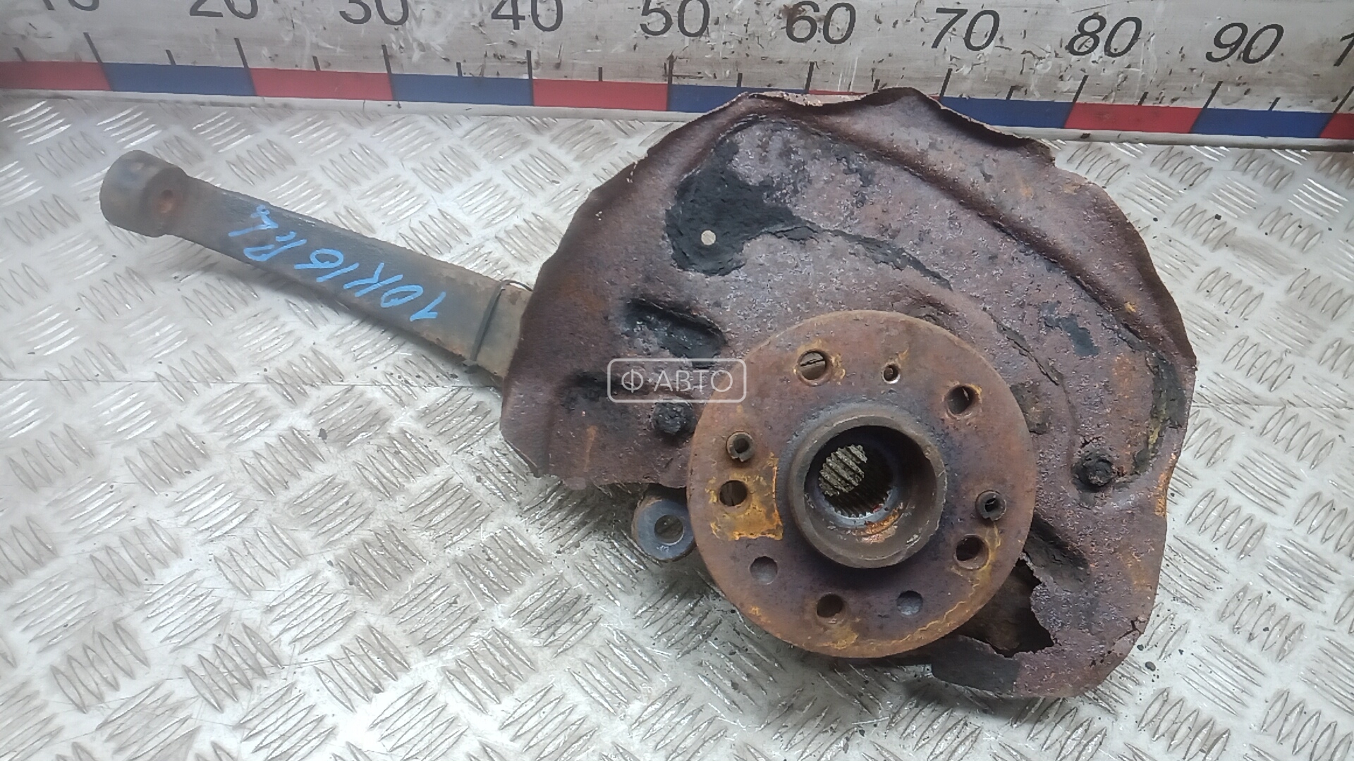 Ступица передняя левая