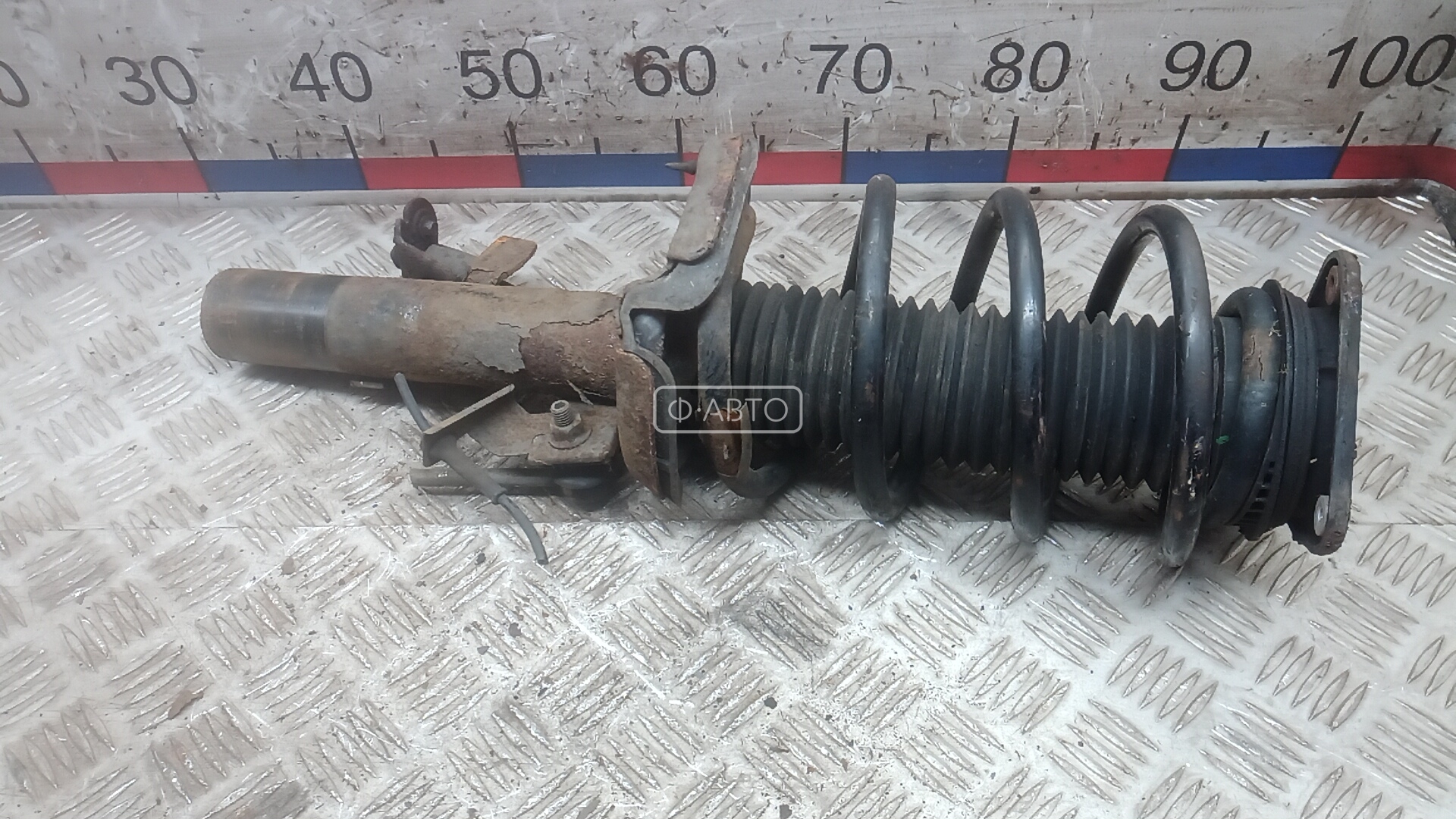 Стойка передняя левая