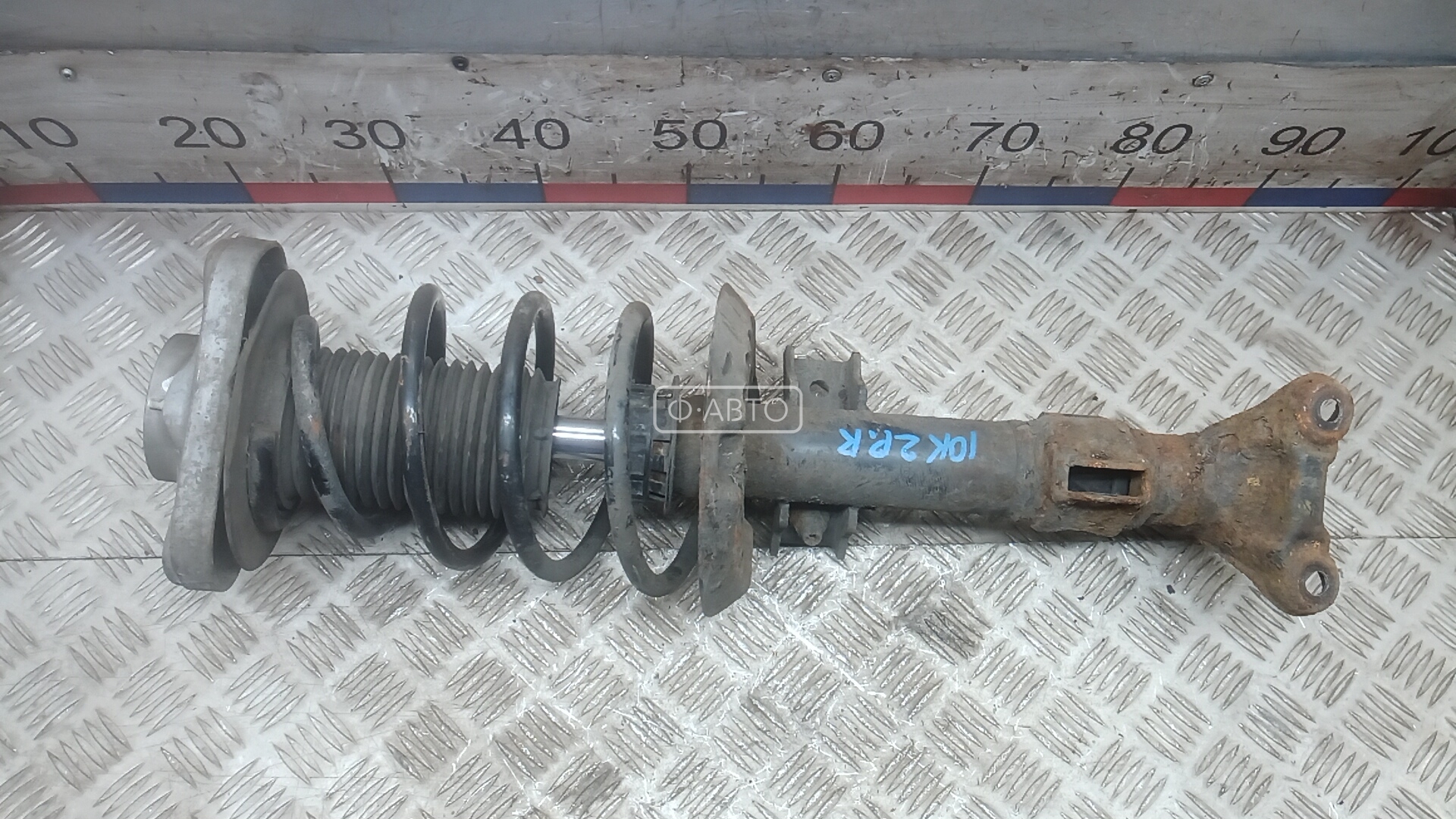 Стойка передняя правая