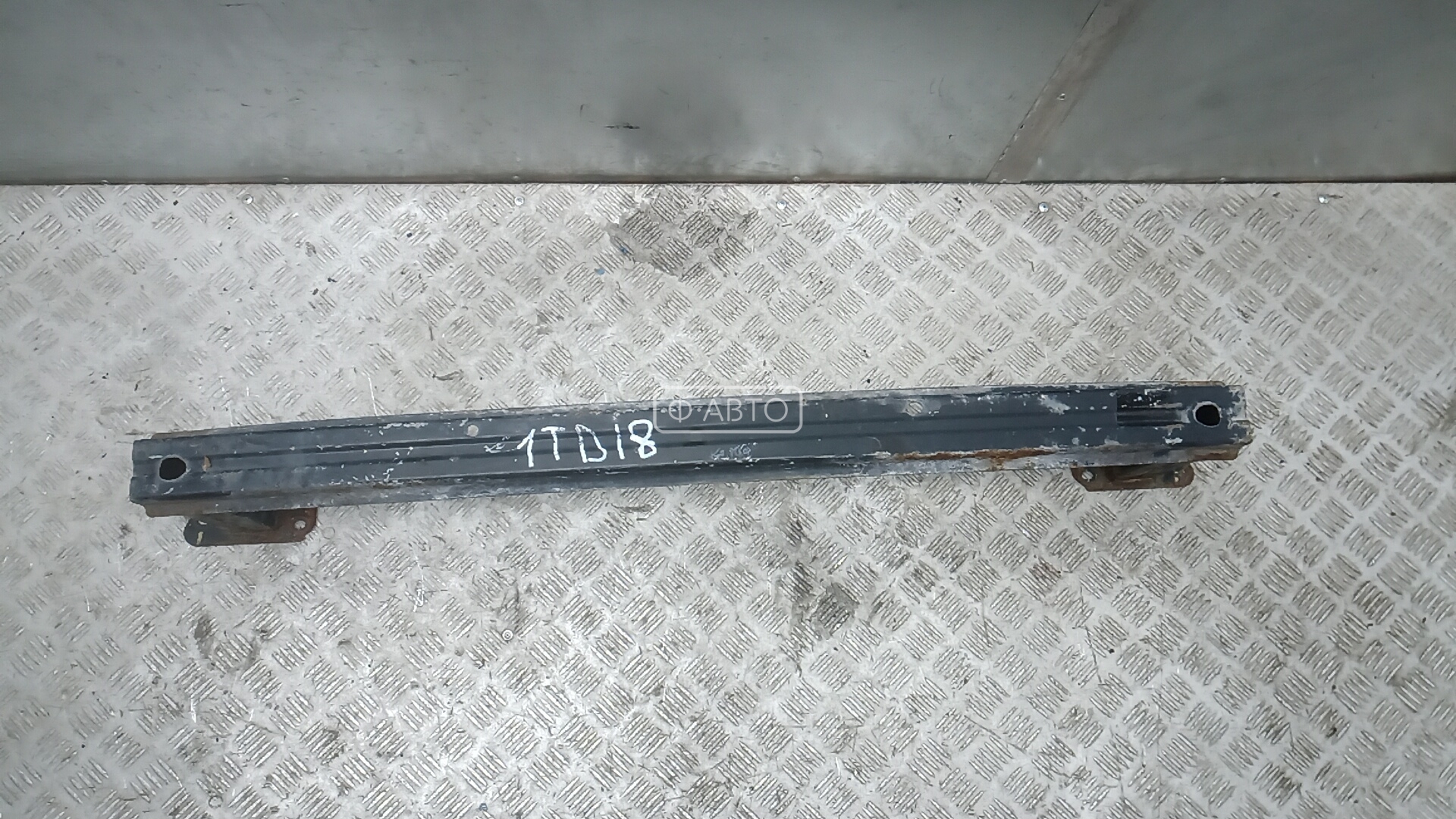 Усилитель бампера передний (кронштейн)