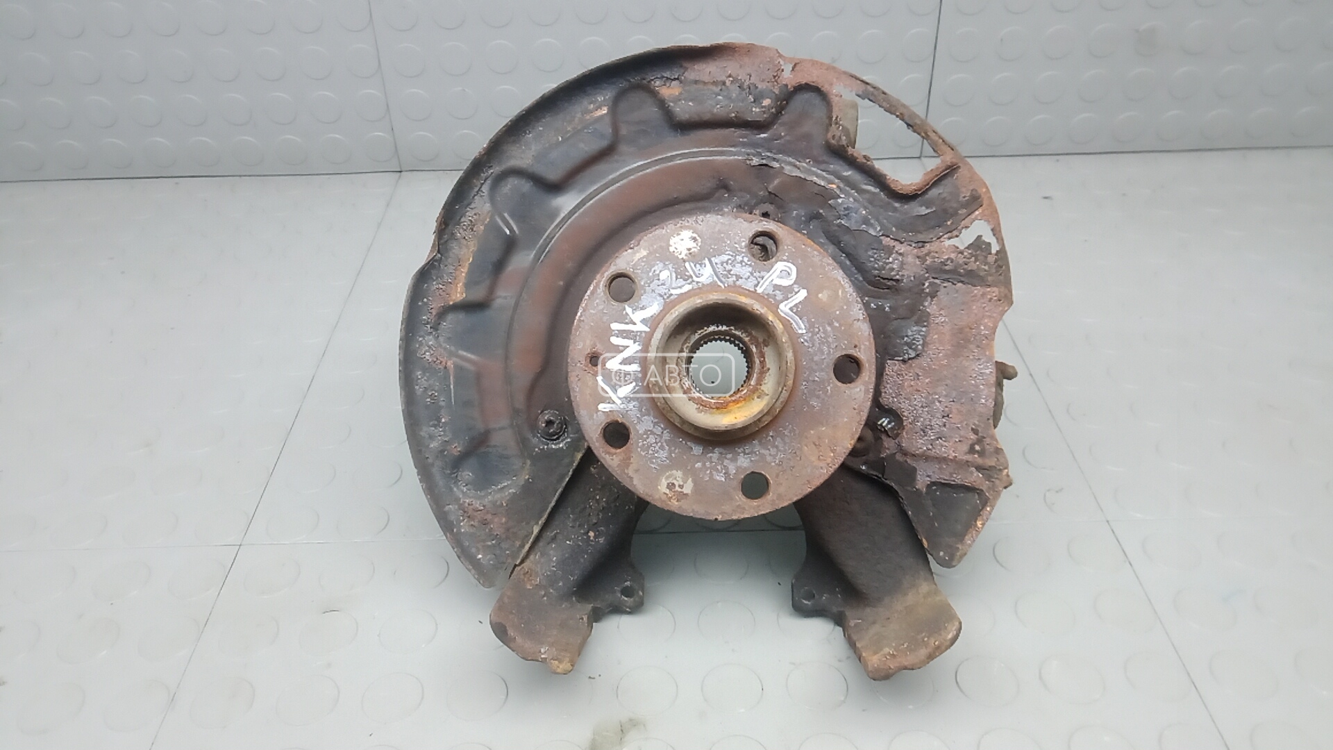 Ступица передняя левая