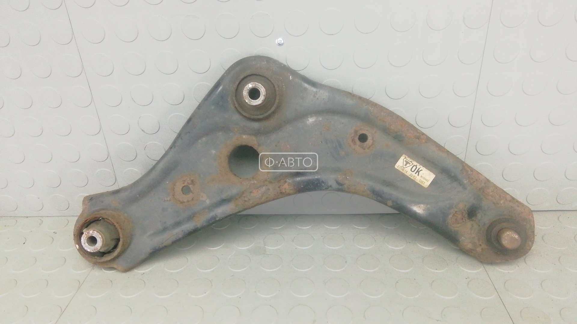 Рычаг передний верхний правый