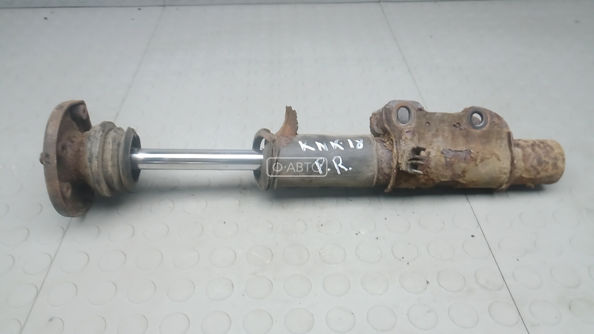 Амортизатор передний правый