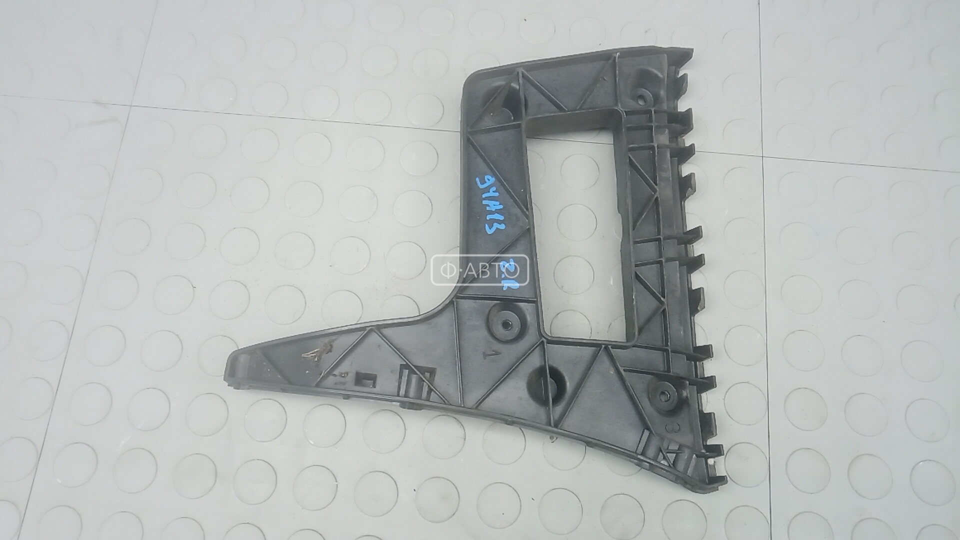 Крепление бампера заднее