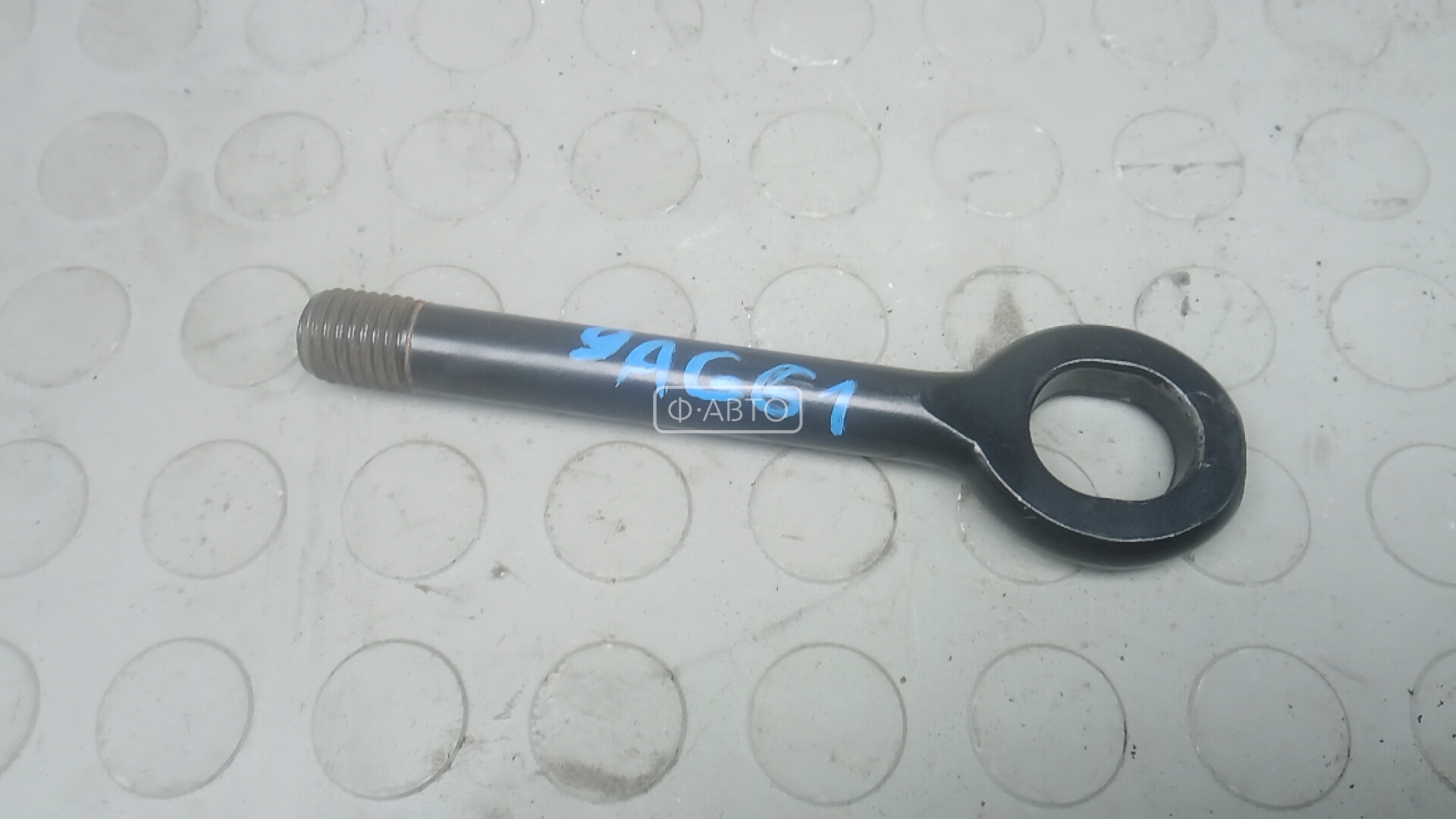 Крюк буксировочный