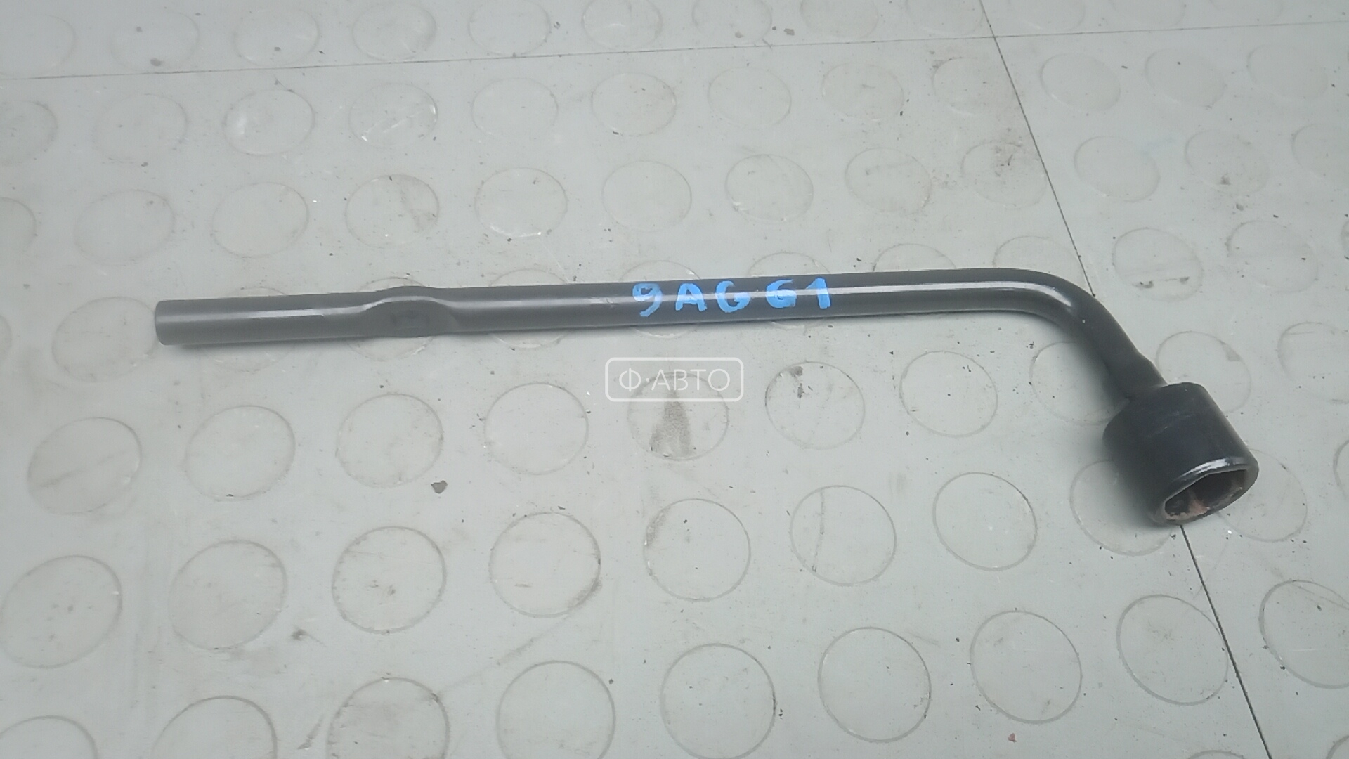 Ключ колесный