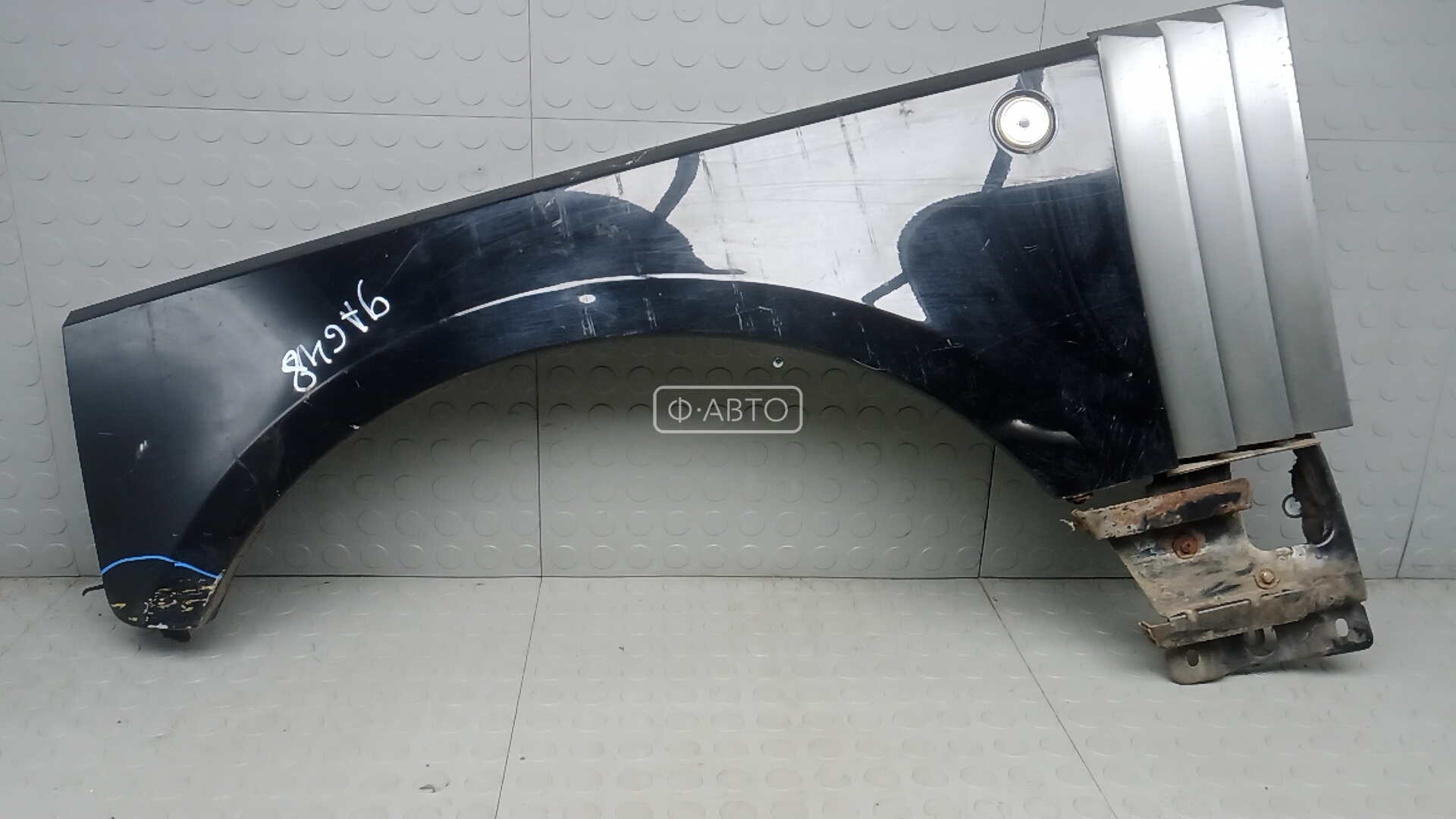 Крыло переднее левое