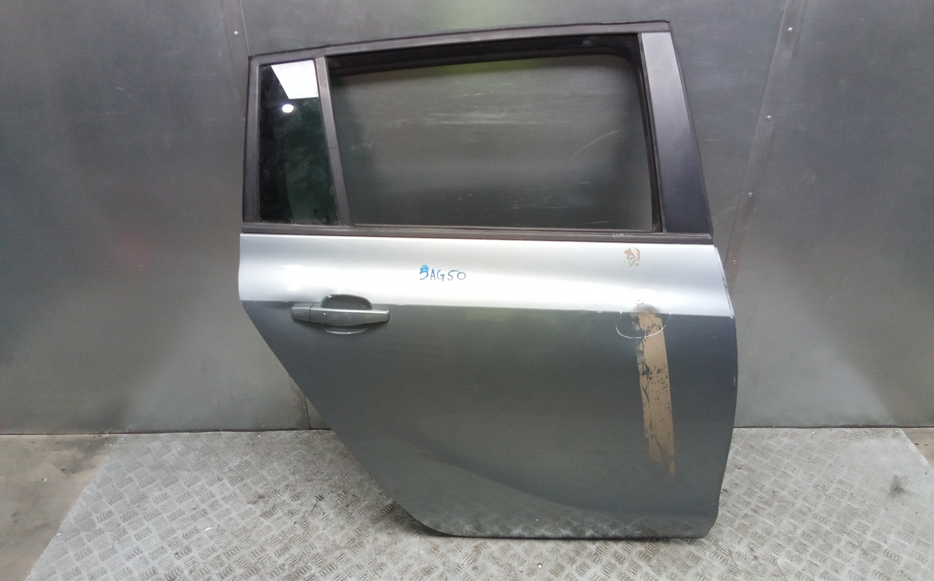 Дверь задняя правая