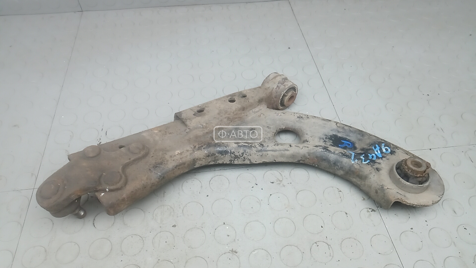 Рычаг передний нижний правый