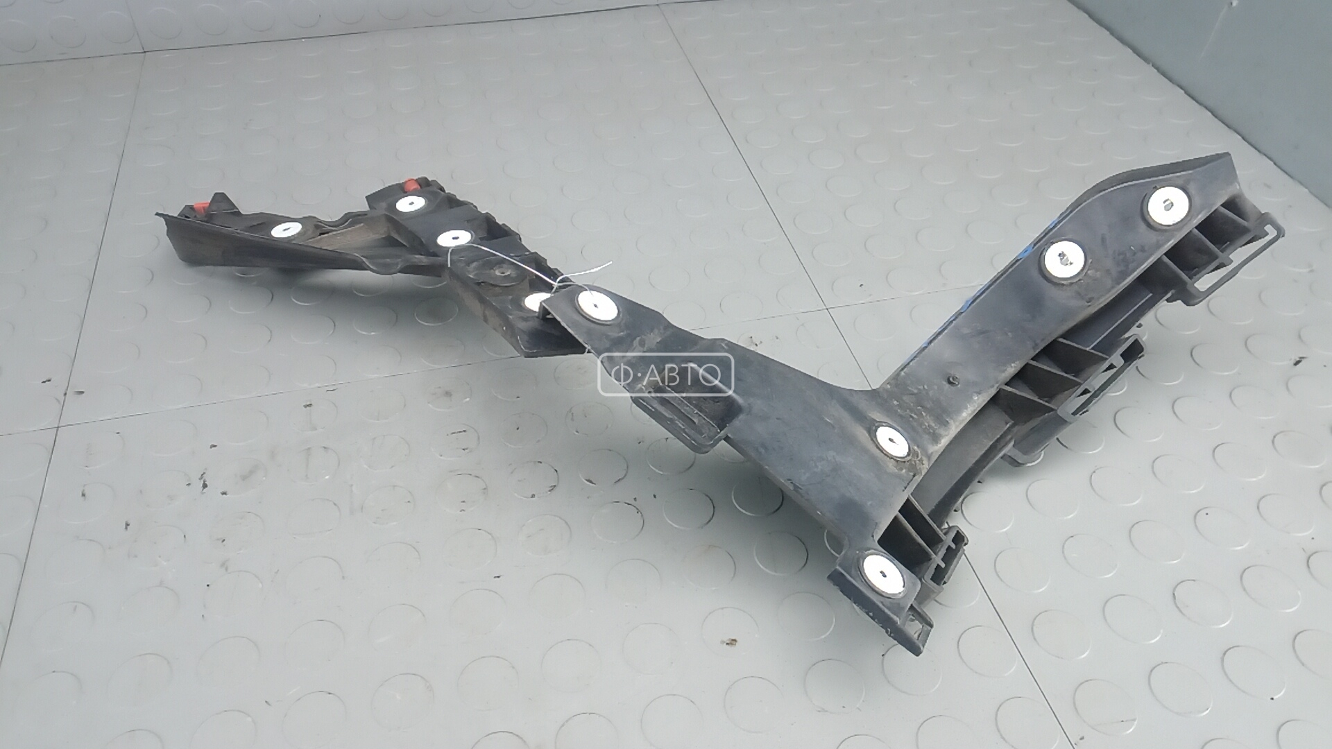 Крепление бампера заднее