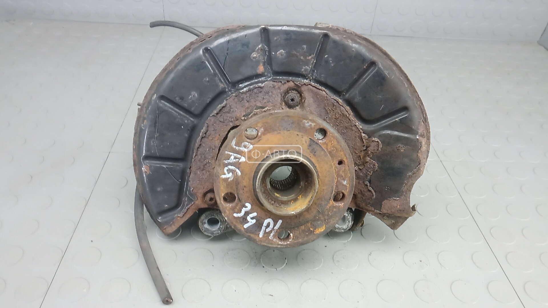 Ступица передняя левая