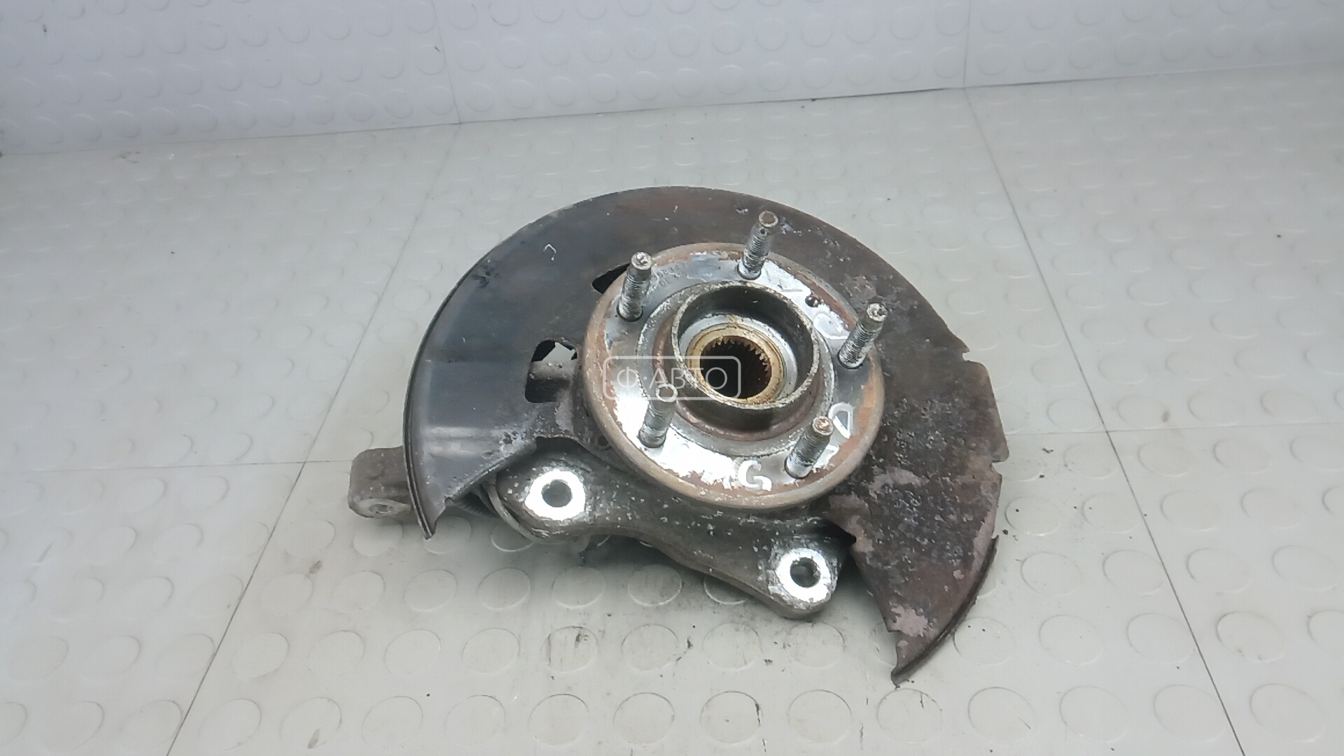 Ступица передняя левая