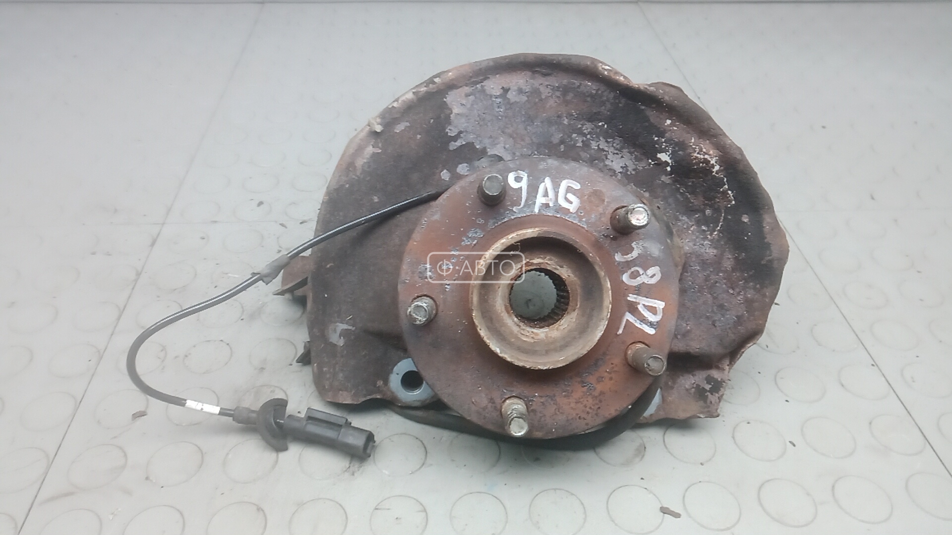 Ступица передняя левая