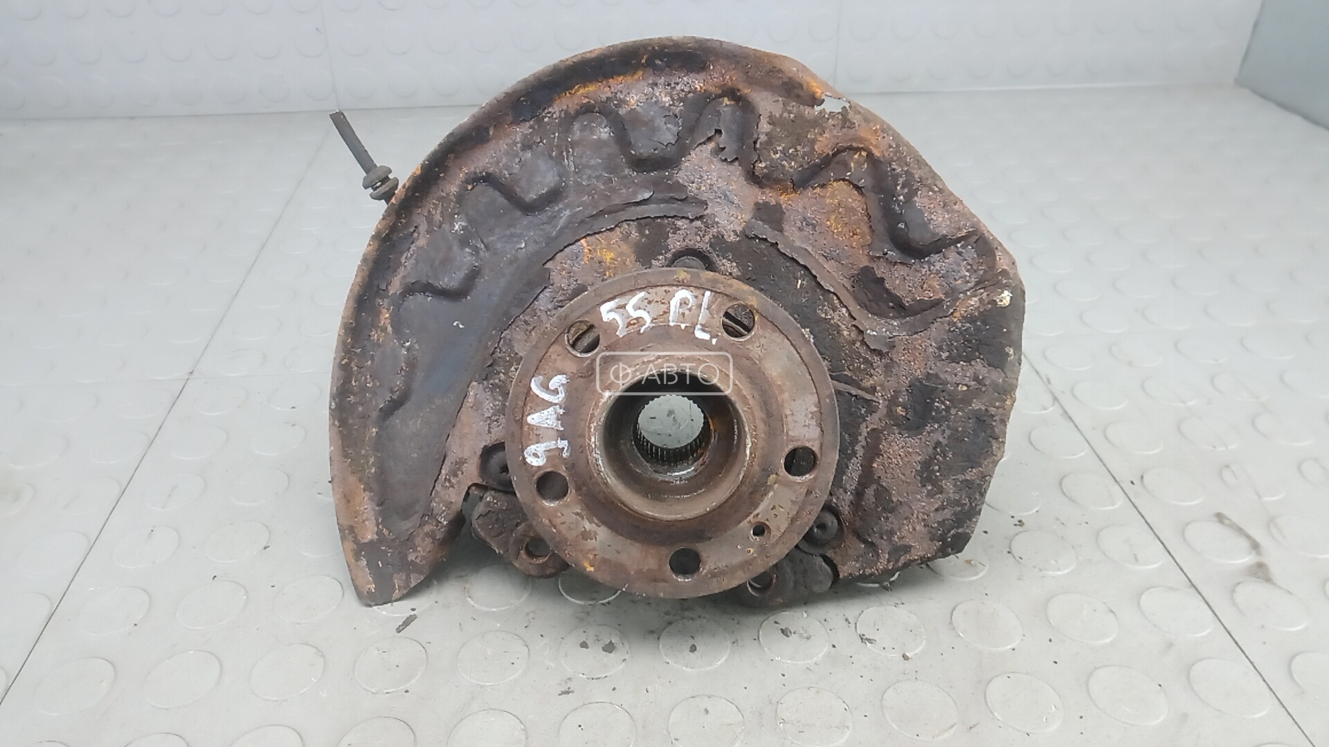 Ступица передняя левая