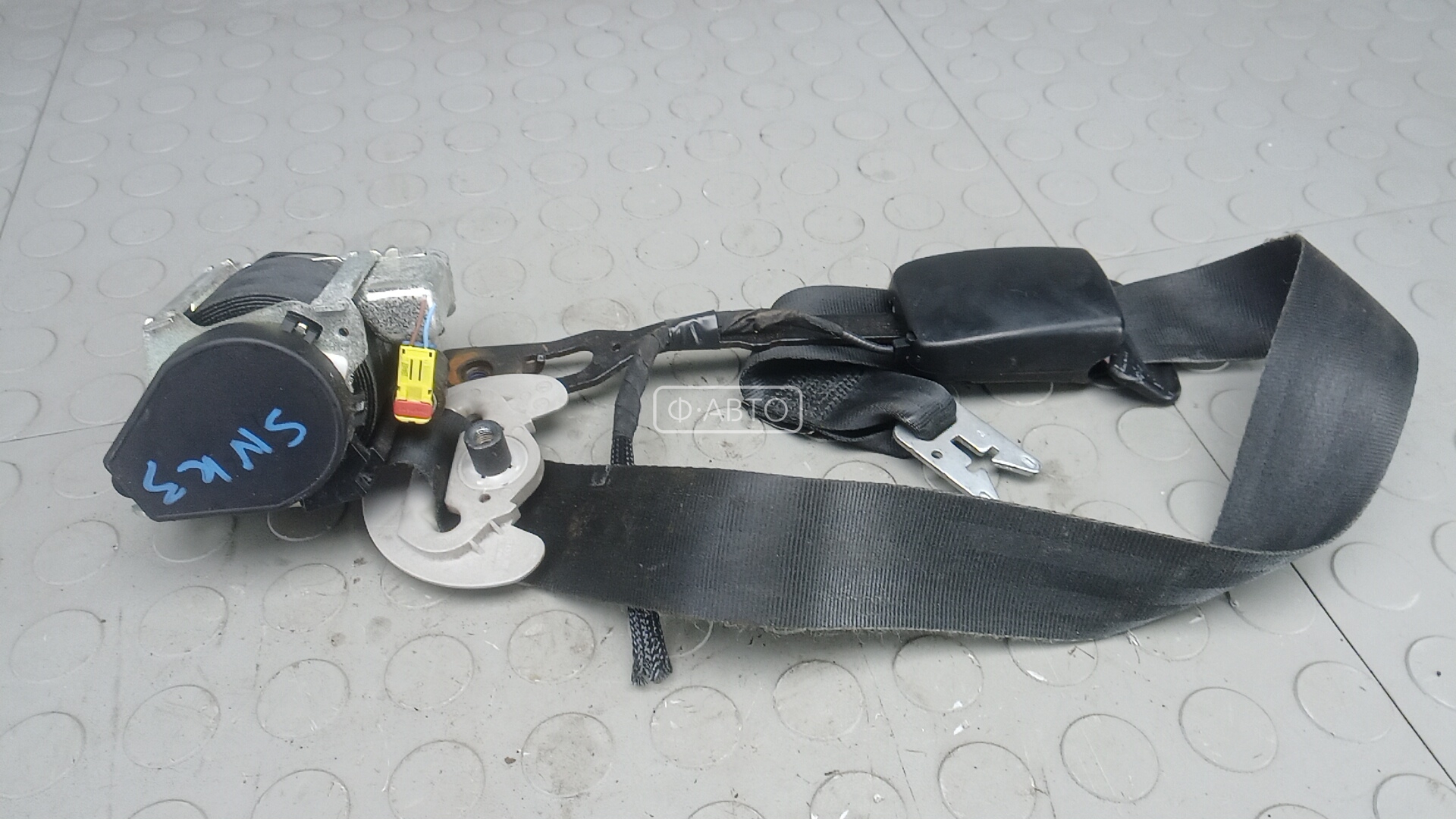 Ремень безопасности с пиропатроном сиденья переднего