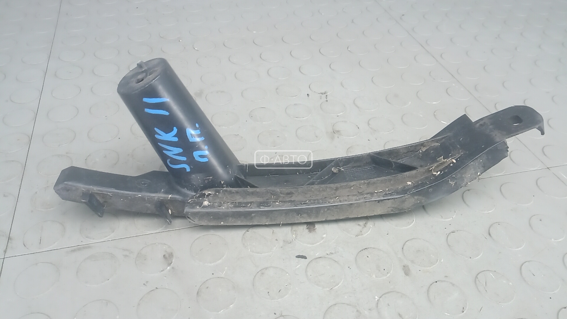 Крепление бампера переднее