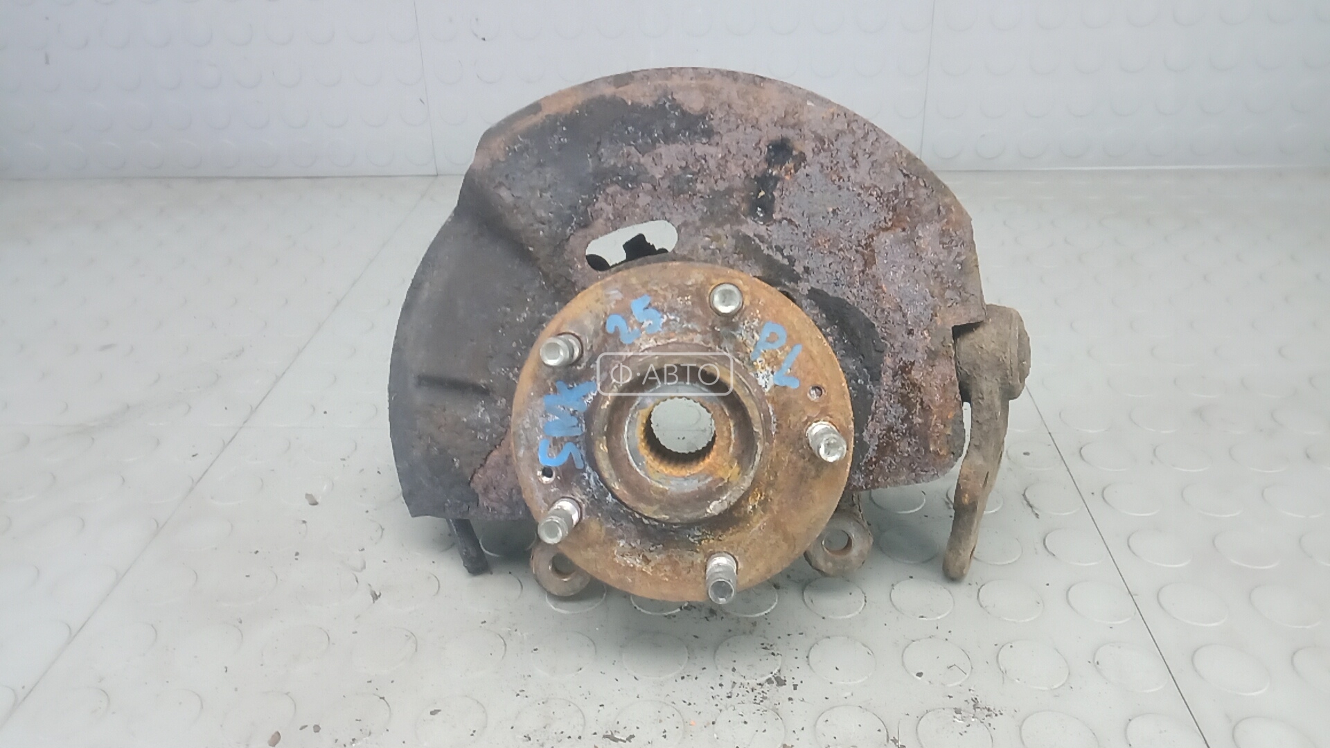 Ступица передняя левая