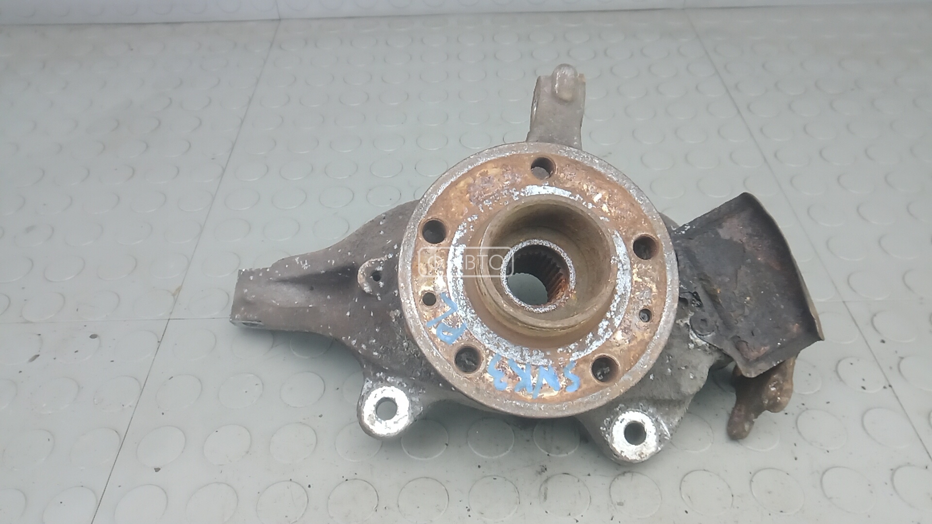 Ступица передняя левая